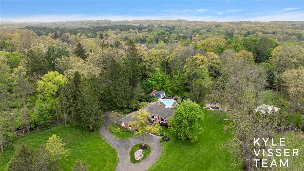 1585 River Oaks Drive SE Ada MI 49301