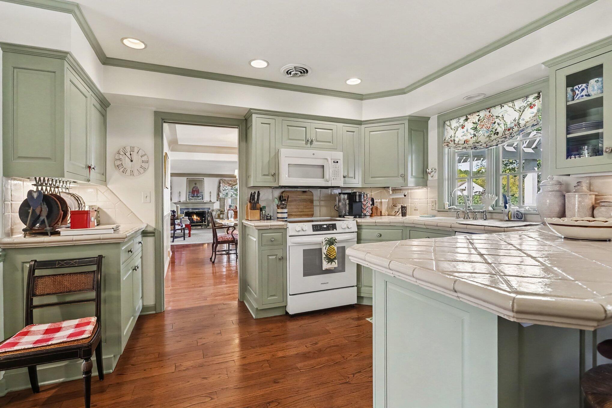 1006 Edgemoor Avenue Kalamazoo MI 49008