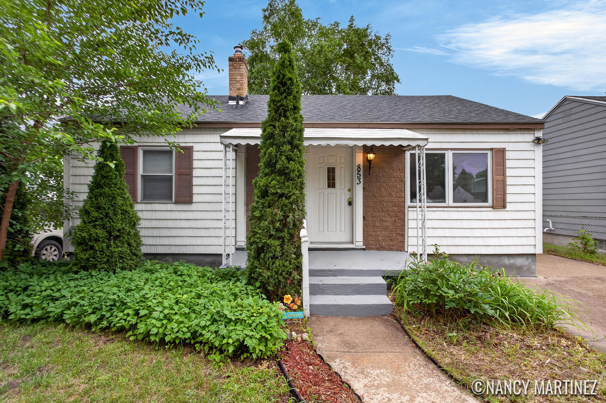 853 California Street NW Grand Rapids MI 49504