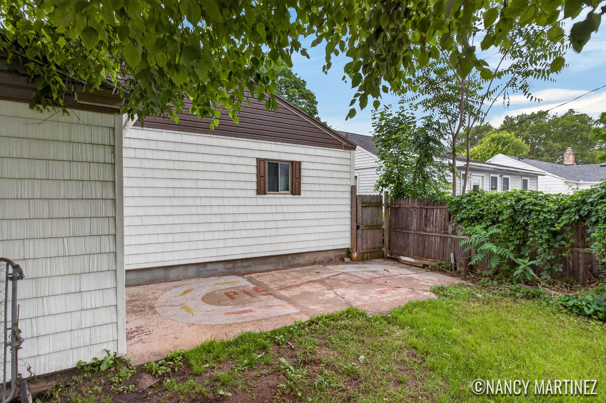 853 California Street NW Grand Rapids MI 49504