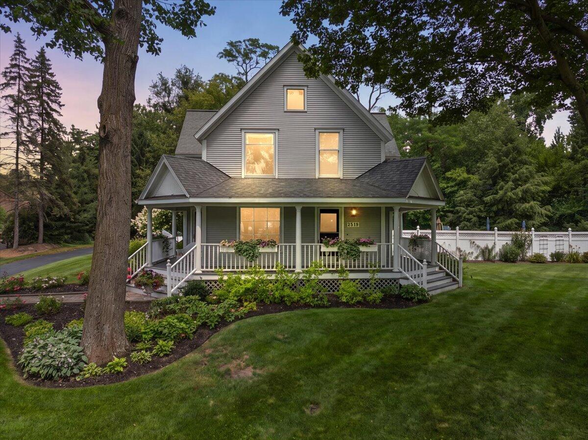 2519 W John Beers Road Stevensville MI 49127