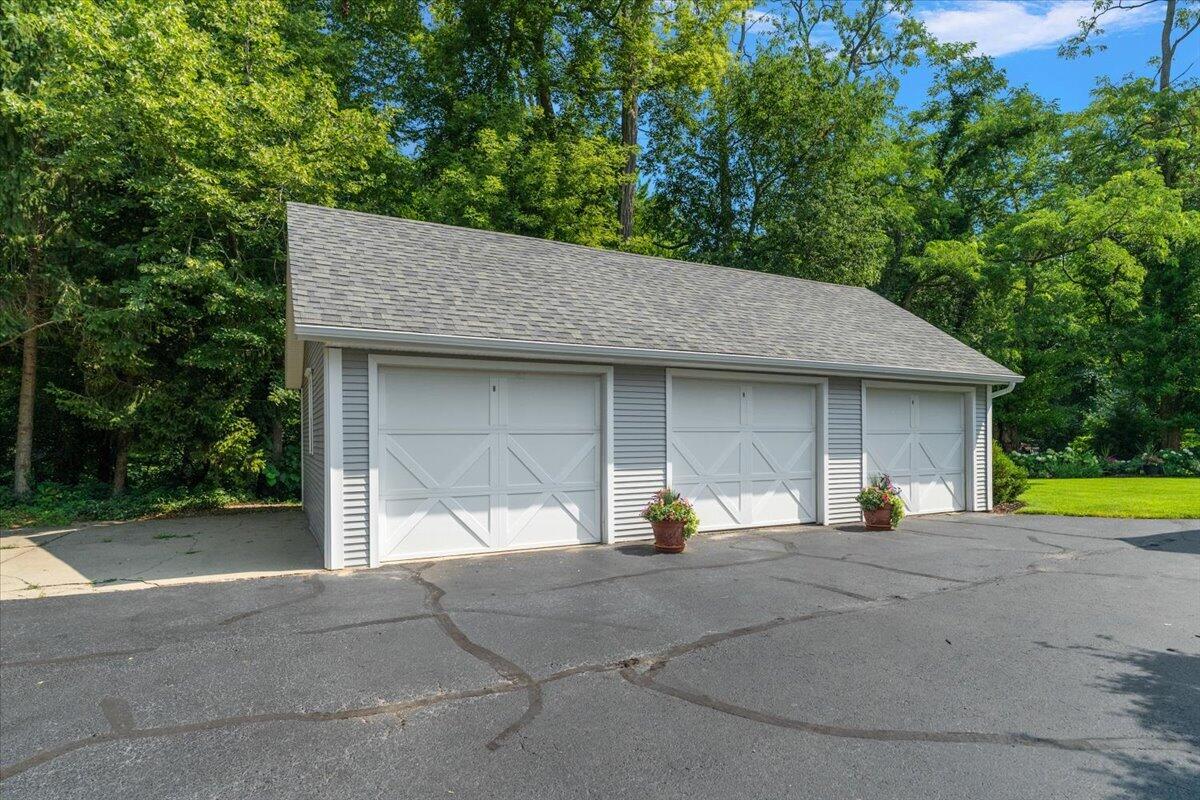 2519 W John Beers Road Stevensville MI 49127