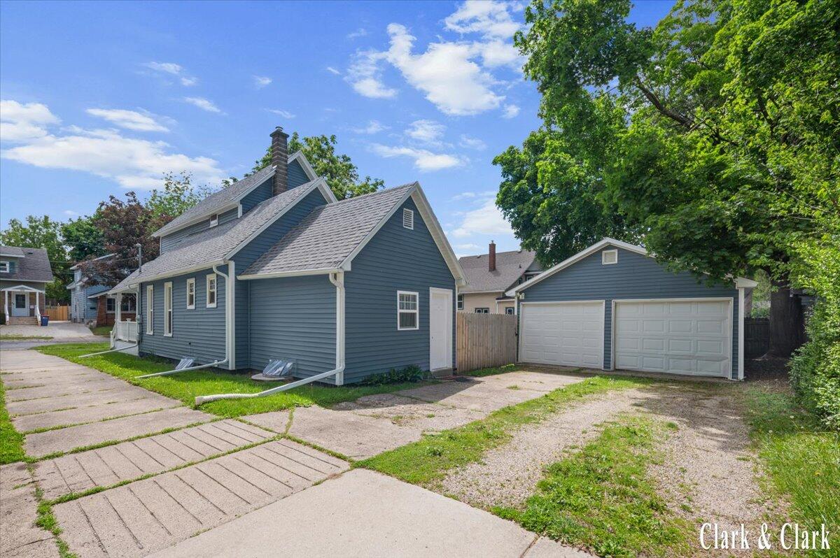 529 Carrier Street NE Grand Rapids MI 49505