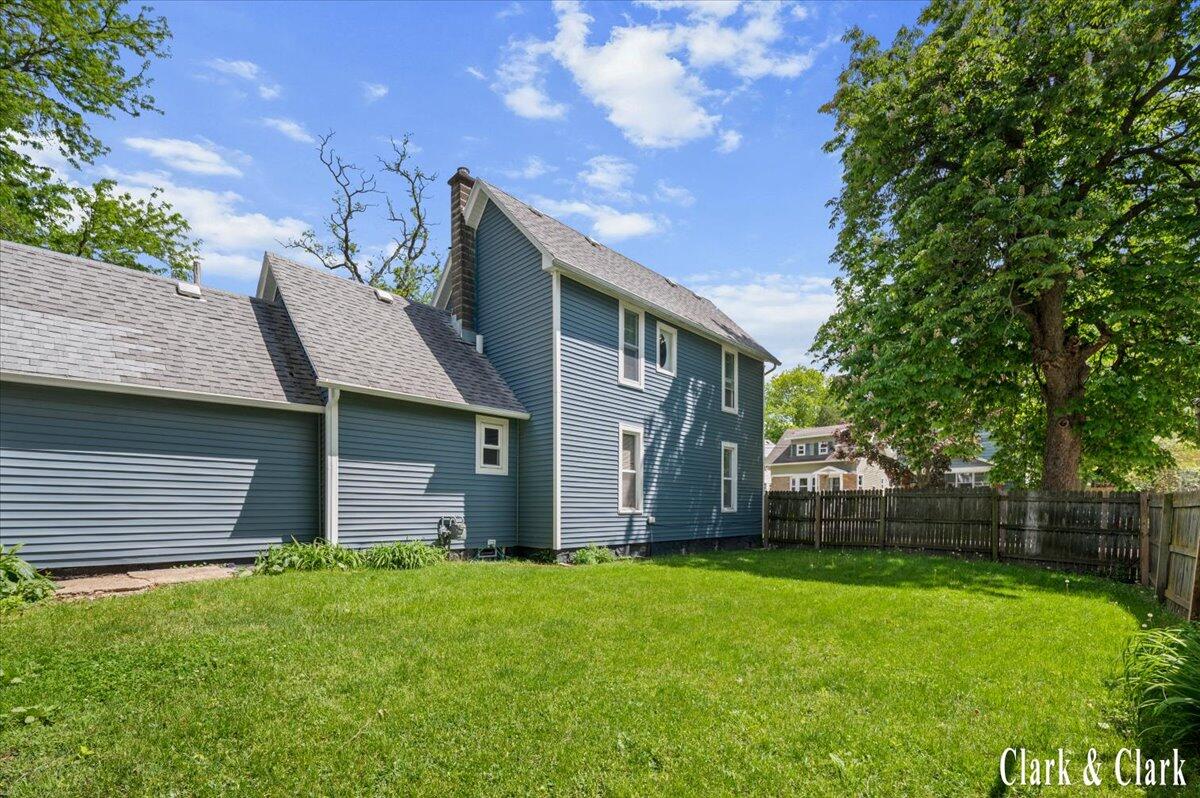 529 Carrier Street NE Grand Rapids MI 49505
