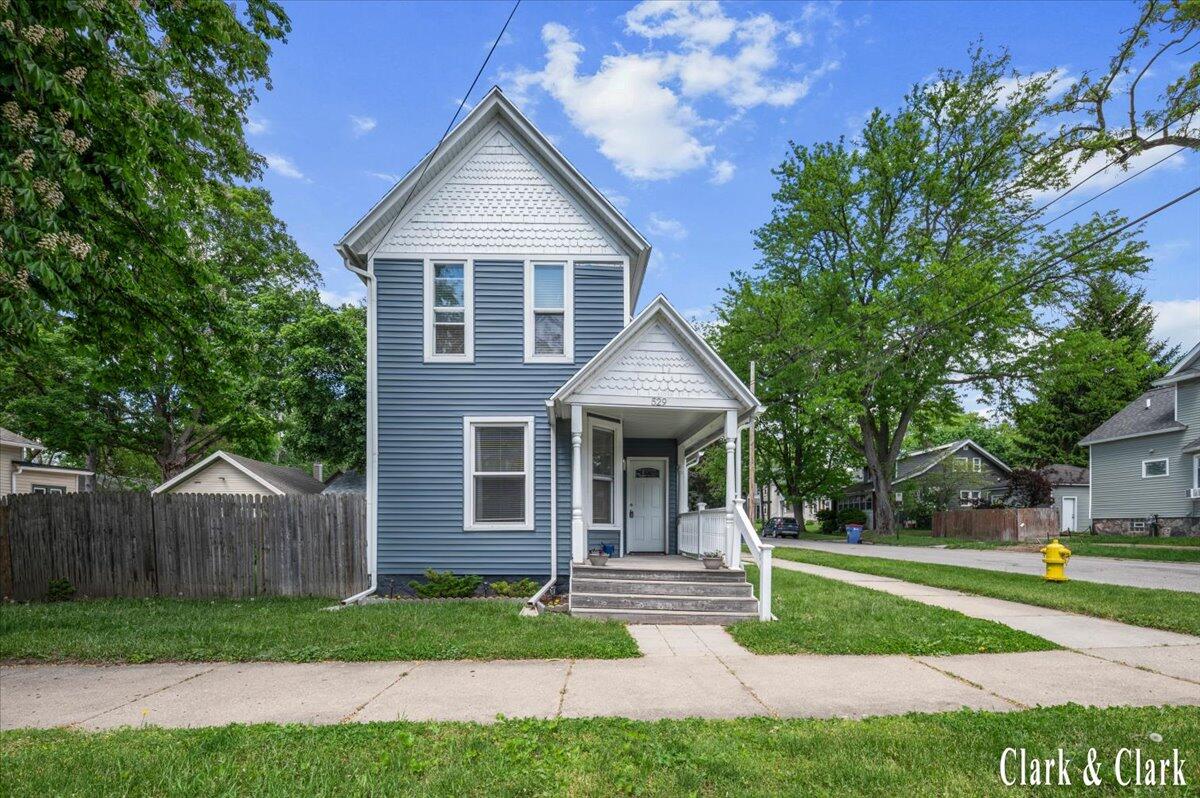 529 Carrier Street NE Grand Rapids MI 49505