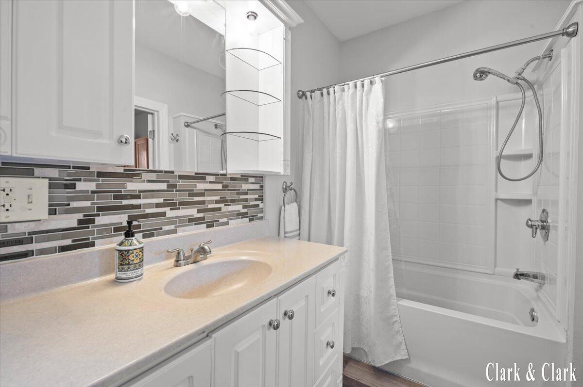 529 Carrier Street NE Grand Rapids MI 49505