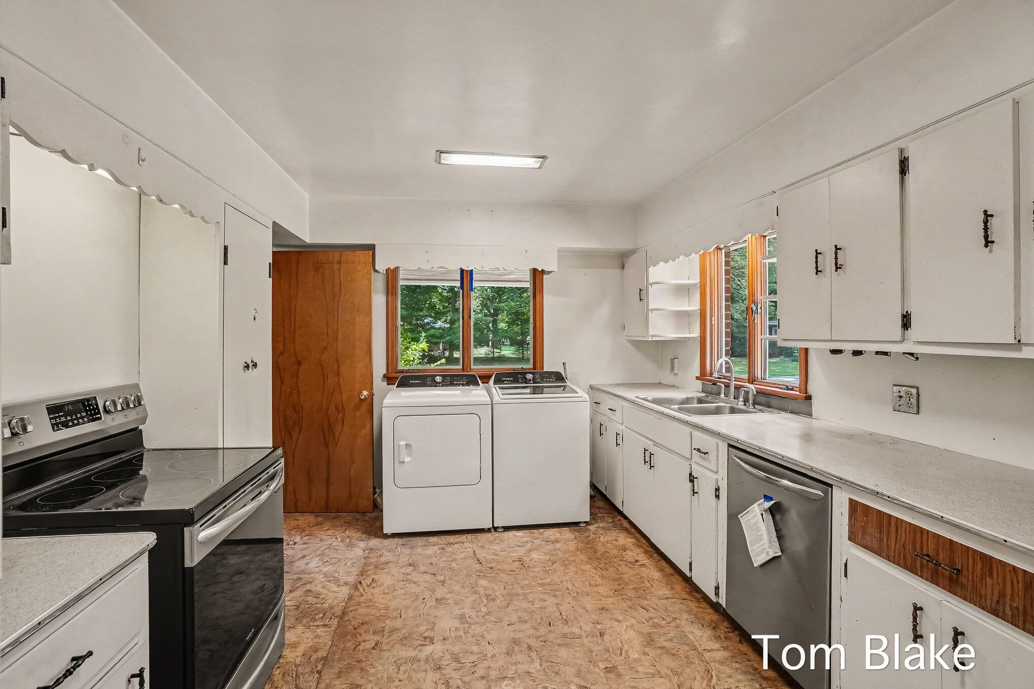 1074 Hendrick Road Norton Shores MI 49441