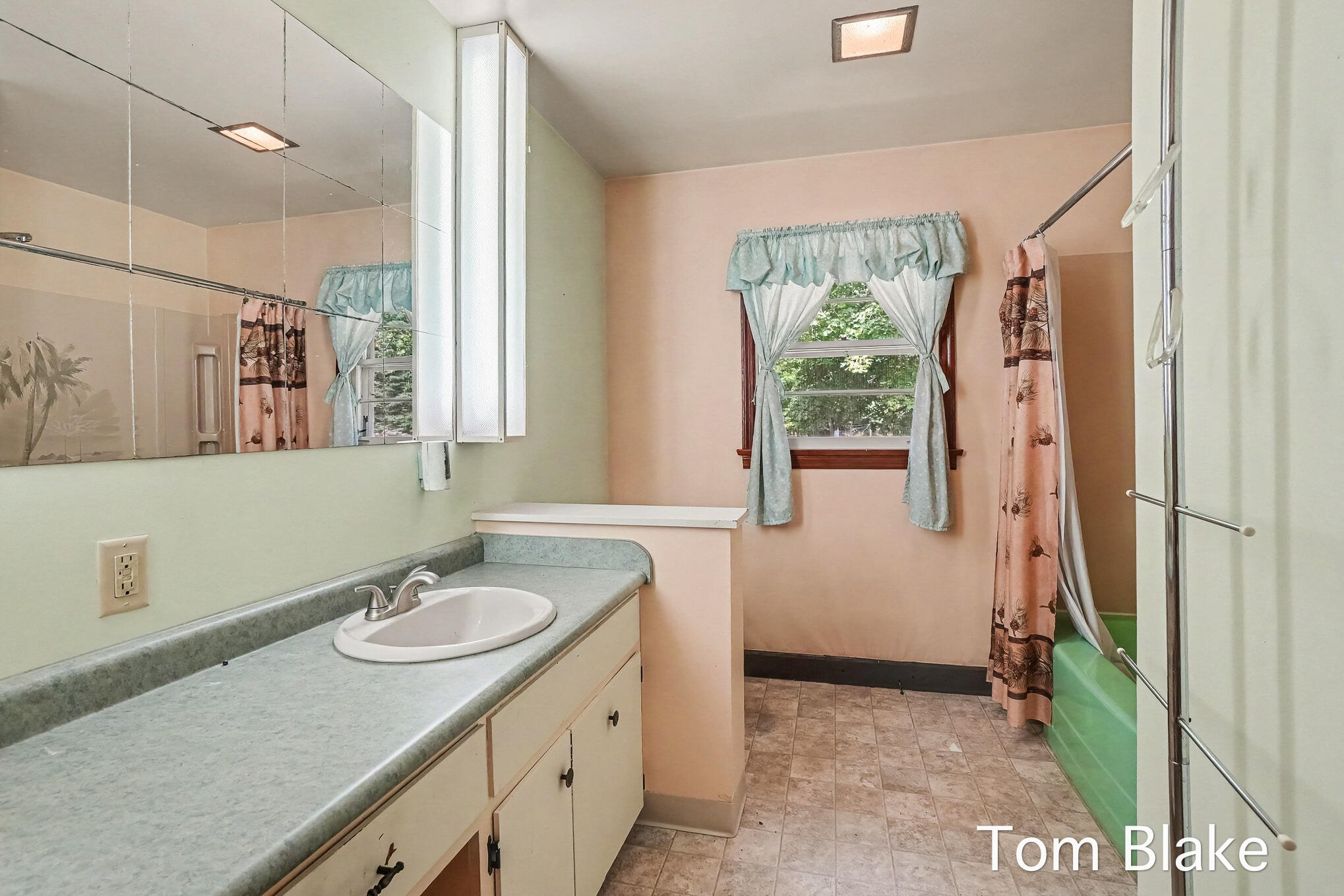 1074 Hendrick Road Norton Shores MI 49441