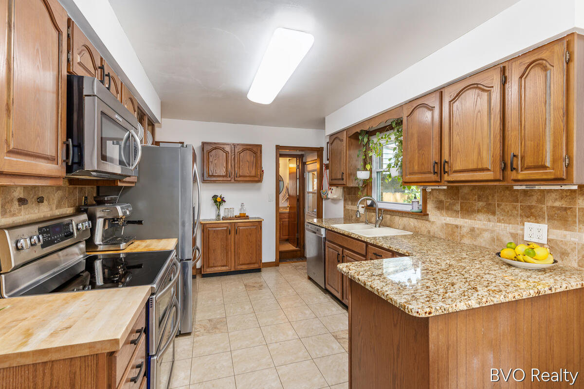 1843 Plymouth Terrace SE Grand Rapids MI 49506