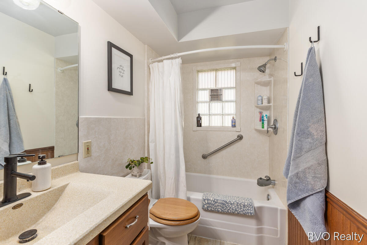 1843 Plymouth Terrace SE Grand Rapids MI 49506