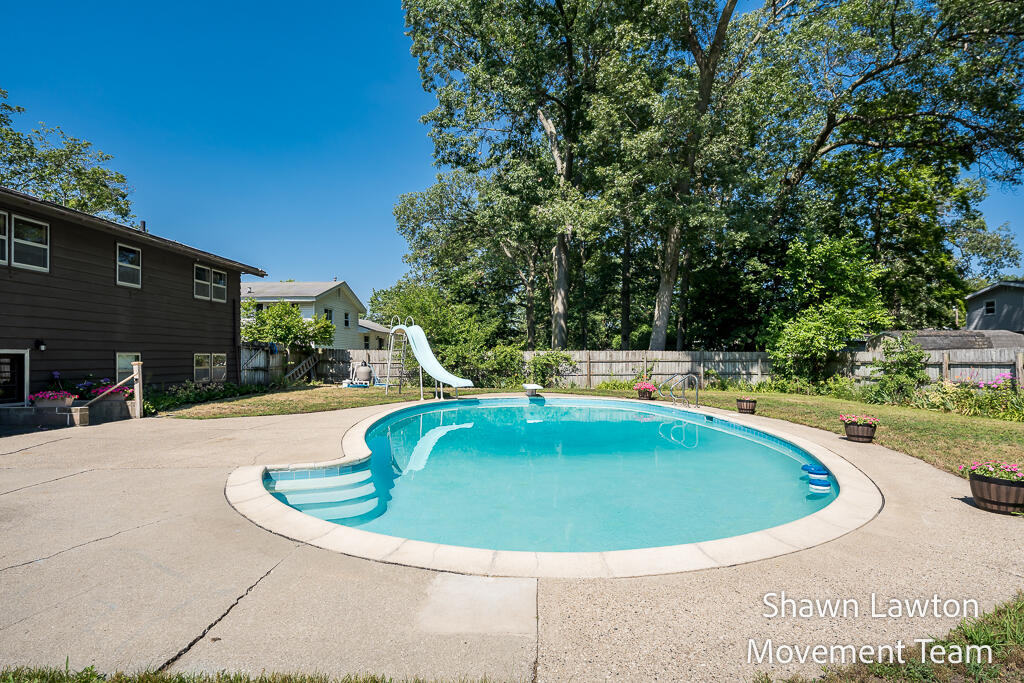 1832 Southwood Avenue Norton Shores MI 49441