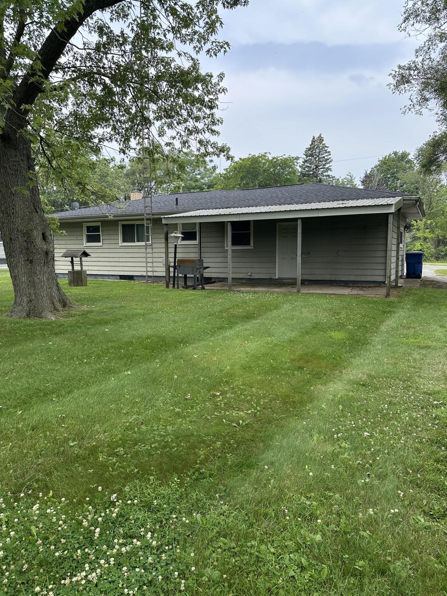 1060 Indiana Avenue Benton Harbor MI 49022