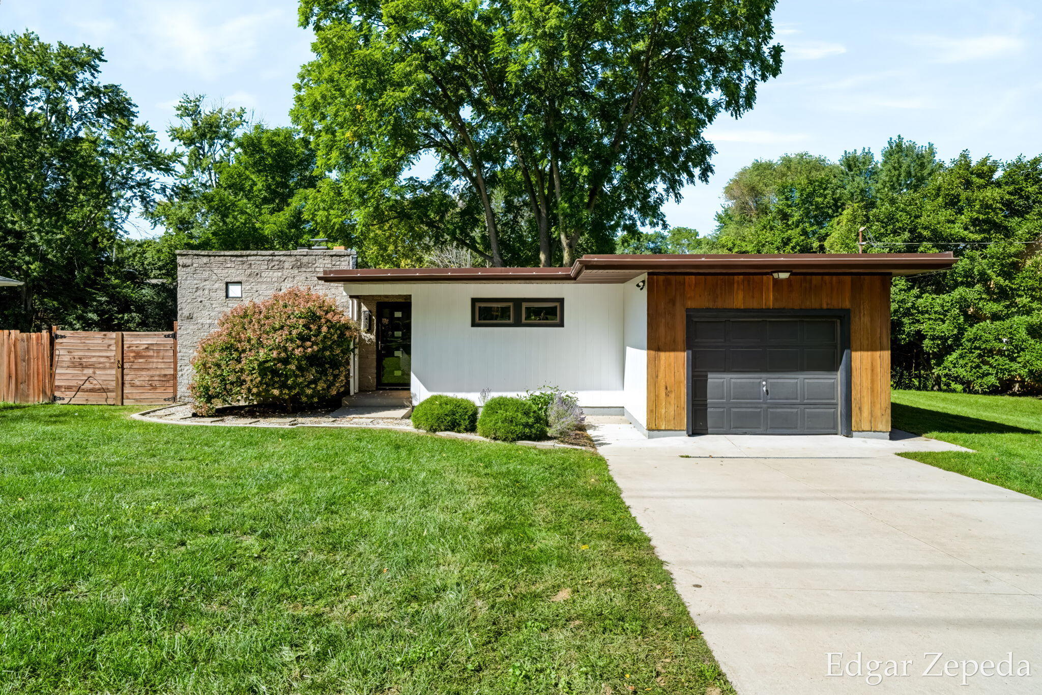 3439 Kalamazoo Avenue SE Grand Rapids MI 49508