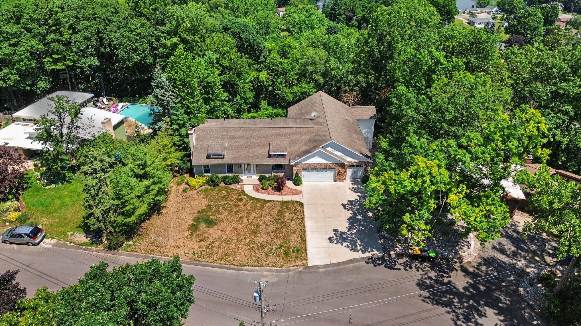 4994 Bluff Drive NE Grand Rapids MI 49525