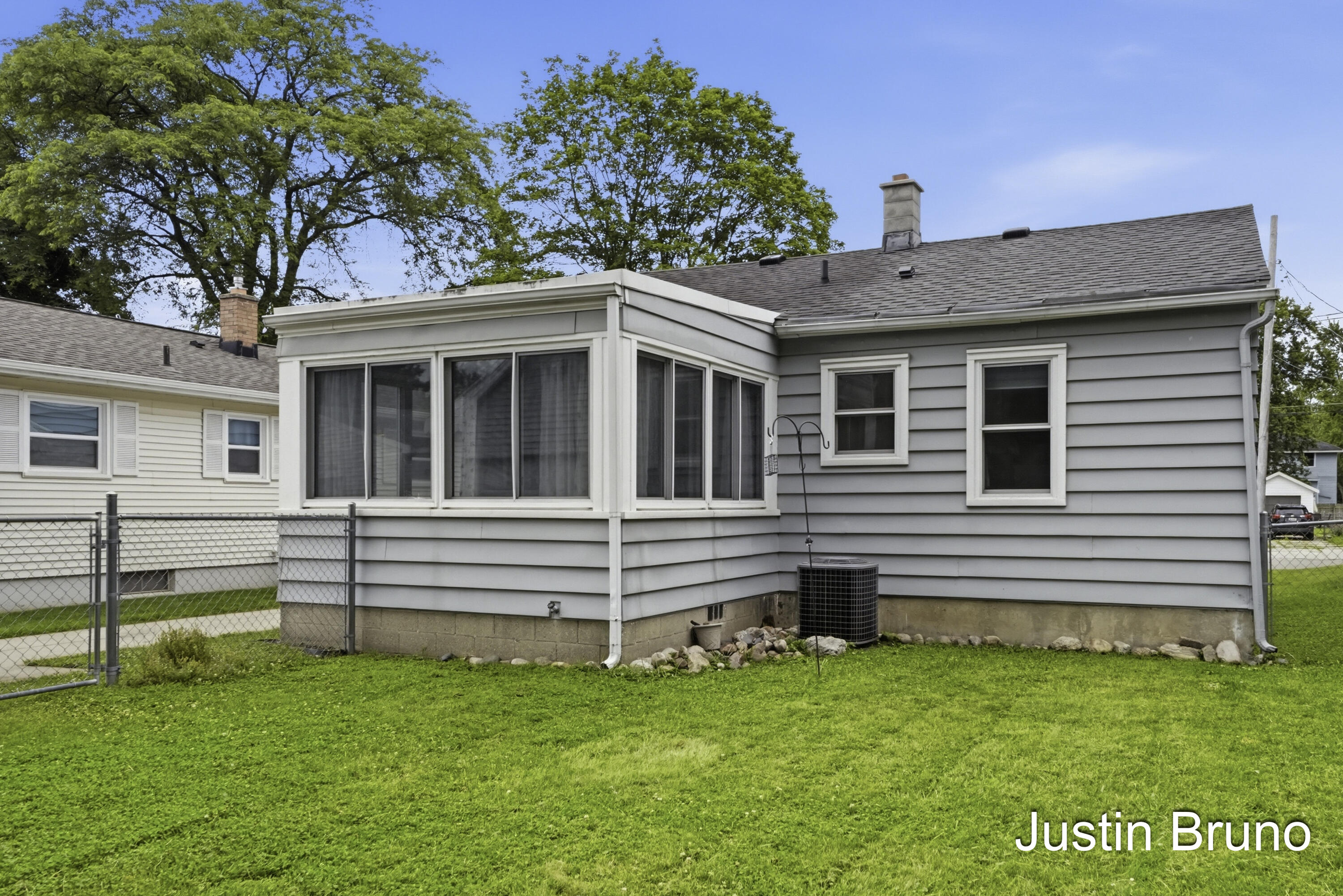 115 Montrose Street NE Grand Rapids MI 49505
