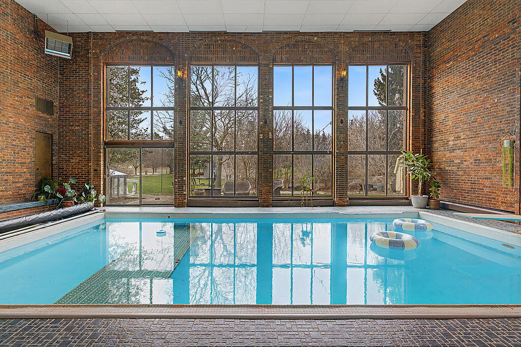1217 El Camino Drive NW Grand Rapids MI 49504