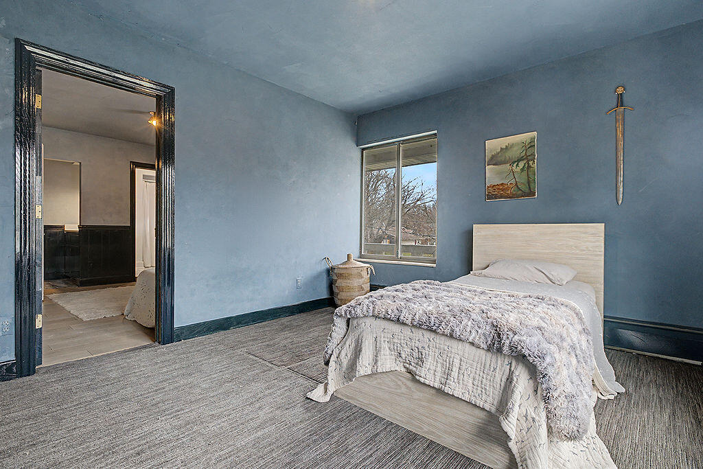 1217 El Camino Drive NW Grand Rapids MI 49504