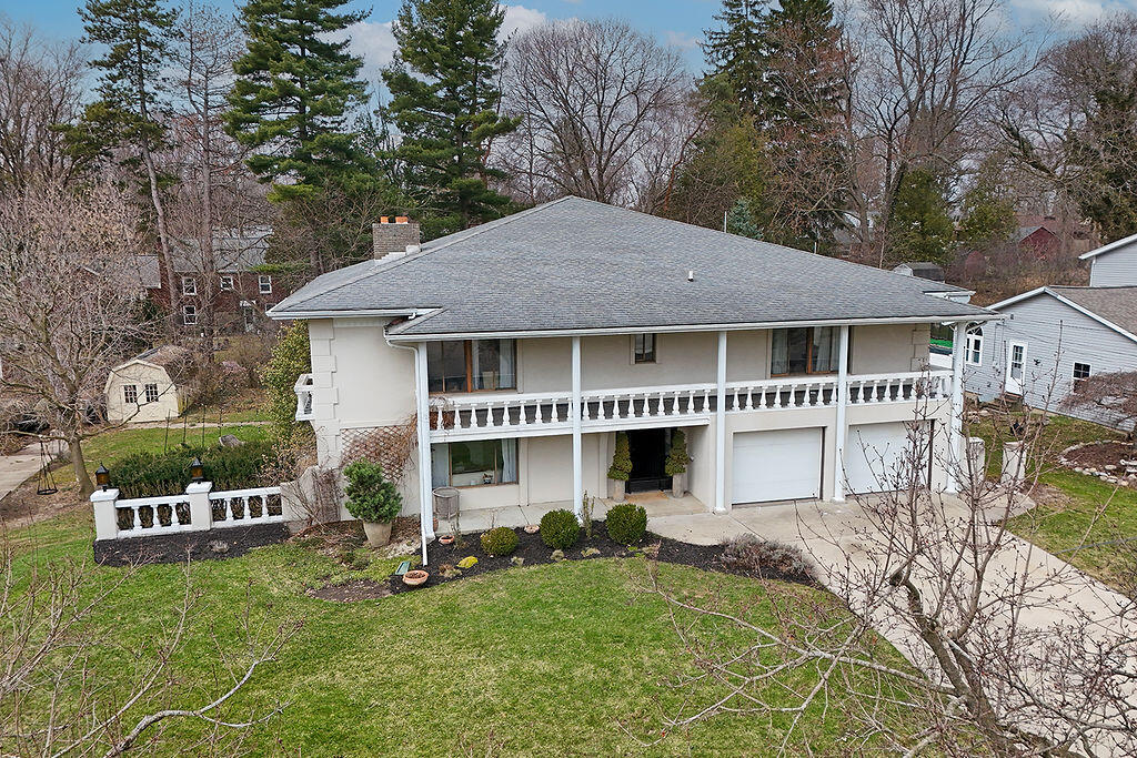 1217 El Camino Drive NW Grand Rapids MI 49504