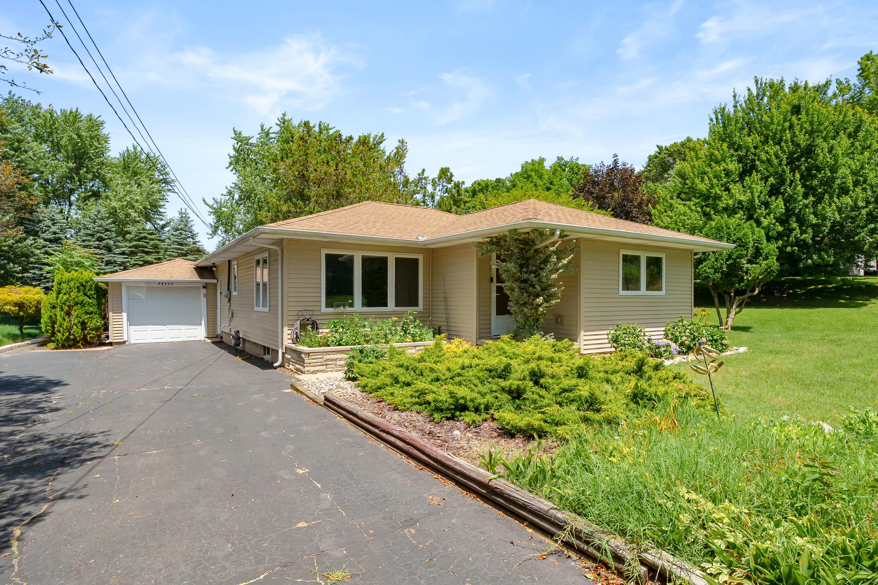 68334 Apple Lane Benton Harbor MI 49022