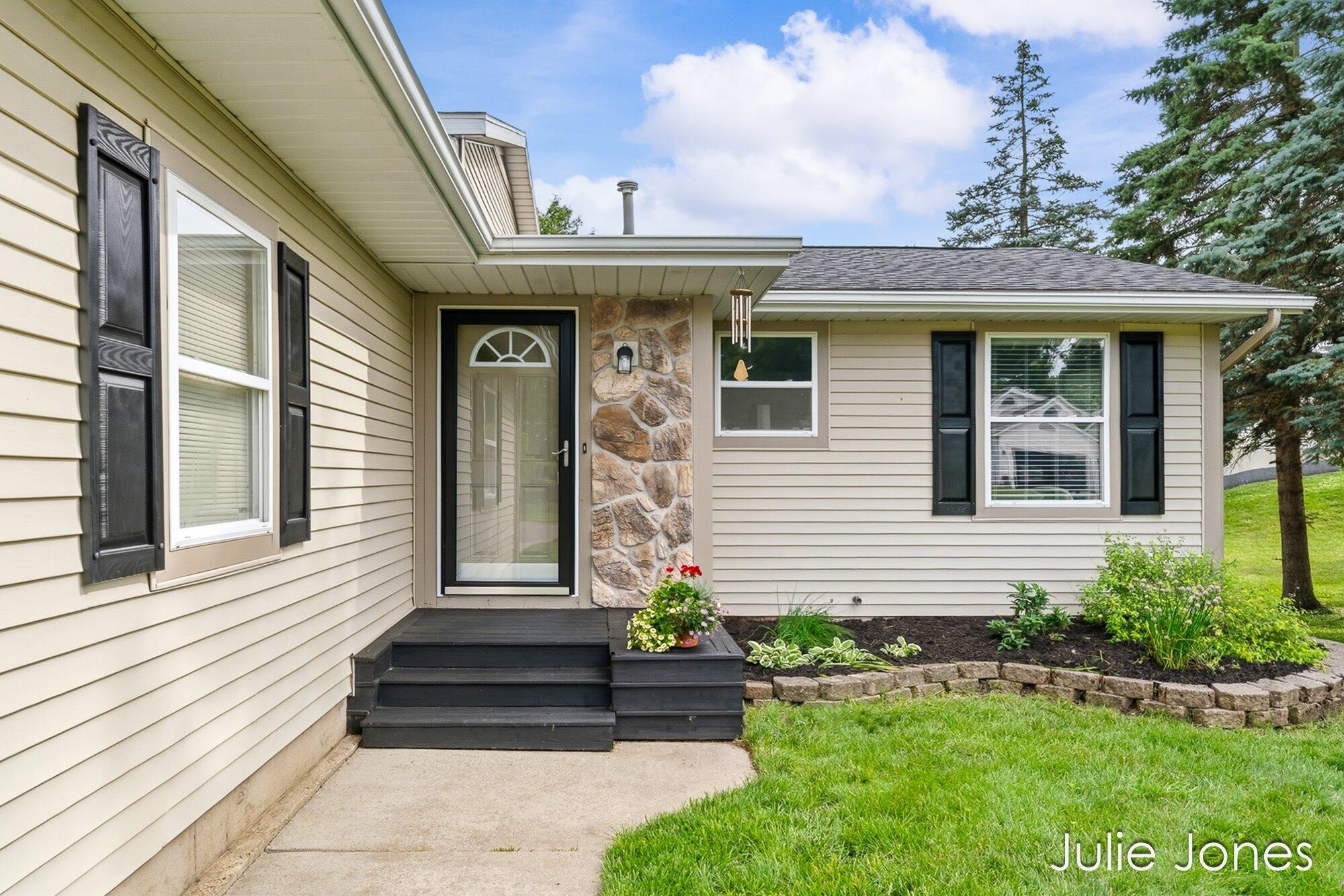 1554 Wakely Street NE Grand Rapids MI 49505