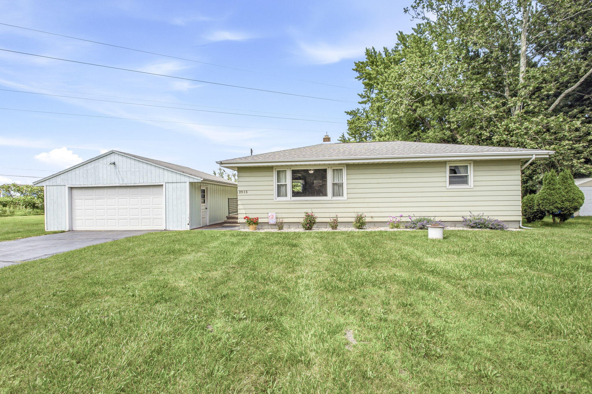 2015 Gaines Drive Benton Harbor MI 49022