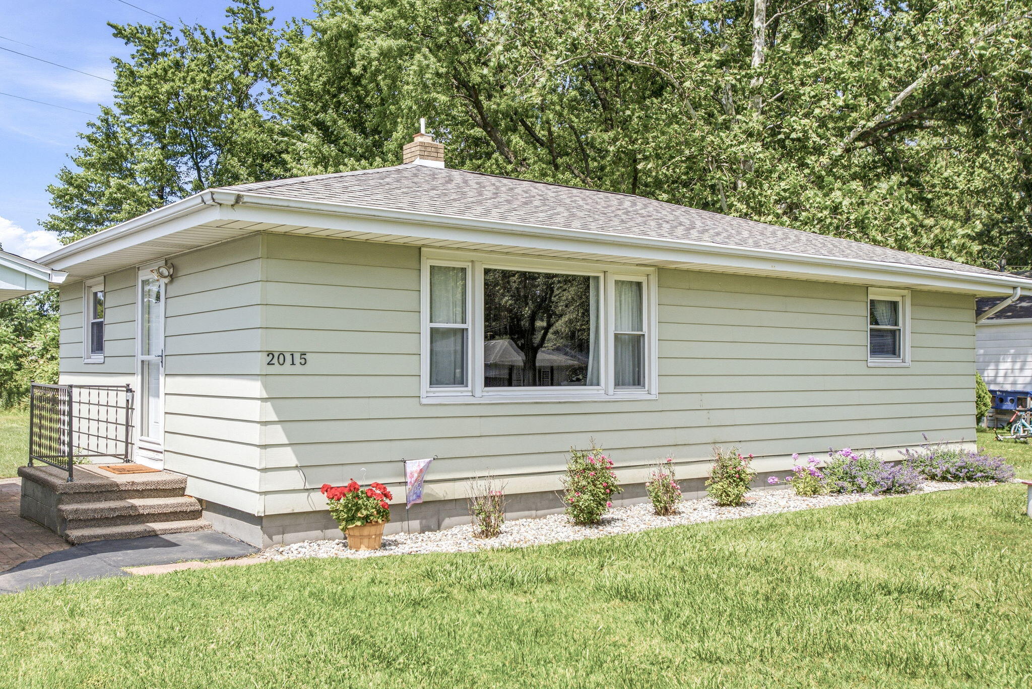 2015 Gaines Drive Benton Harbor MI 49022