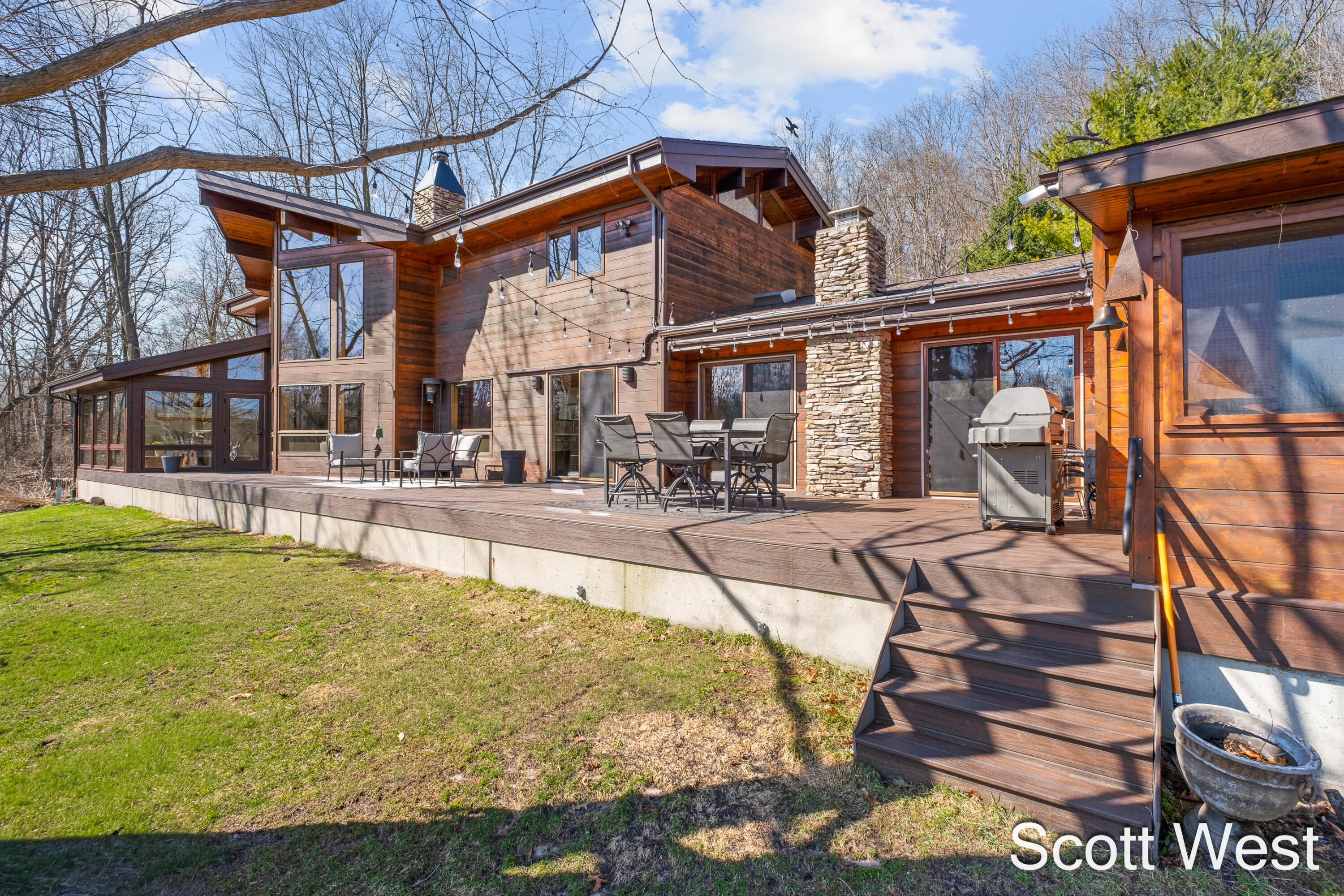 2870 Grand River Drive NE Grand Rapids MI 49525