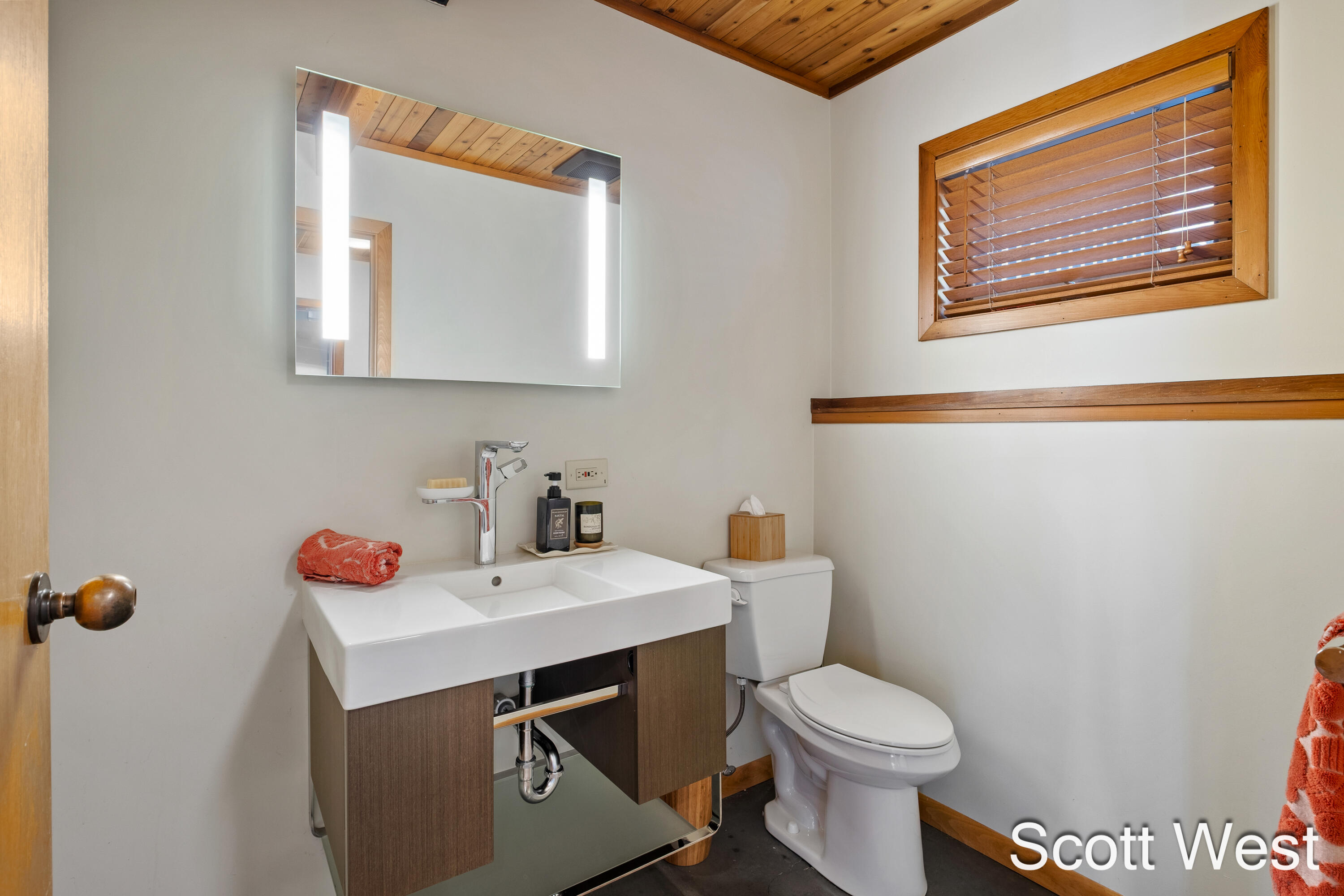 2870 Grand River Drive NE Grand Rapids MI 49525