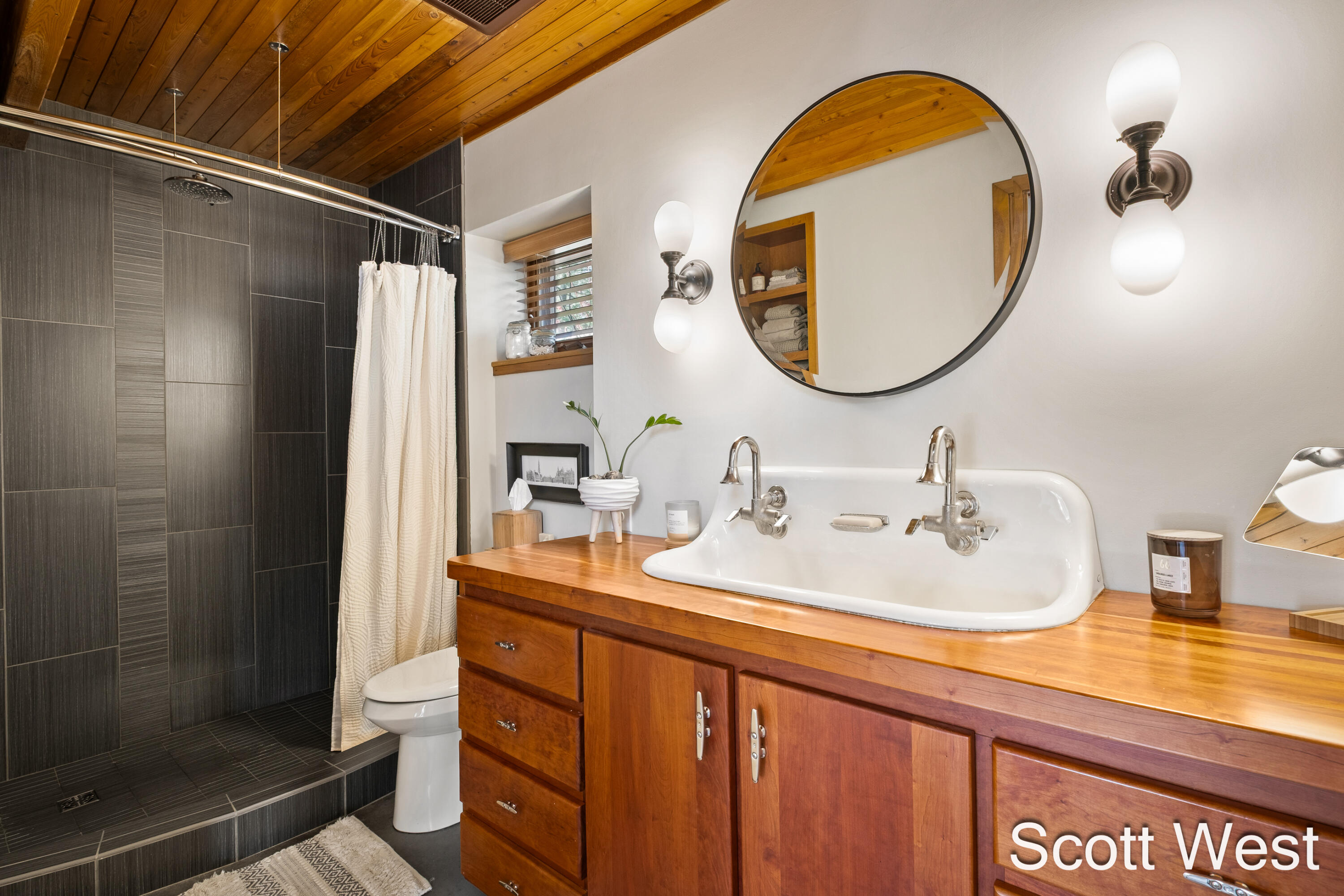 2870 Grand River Drive NE Grand Rapids MI 49525