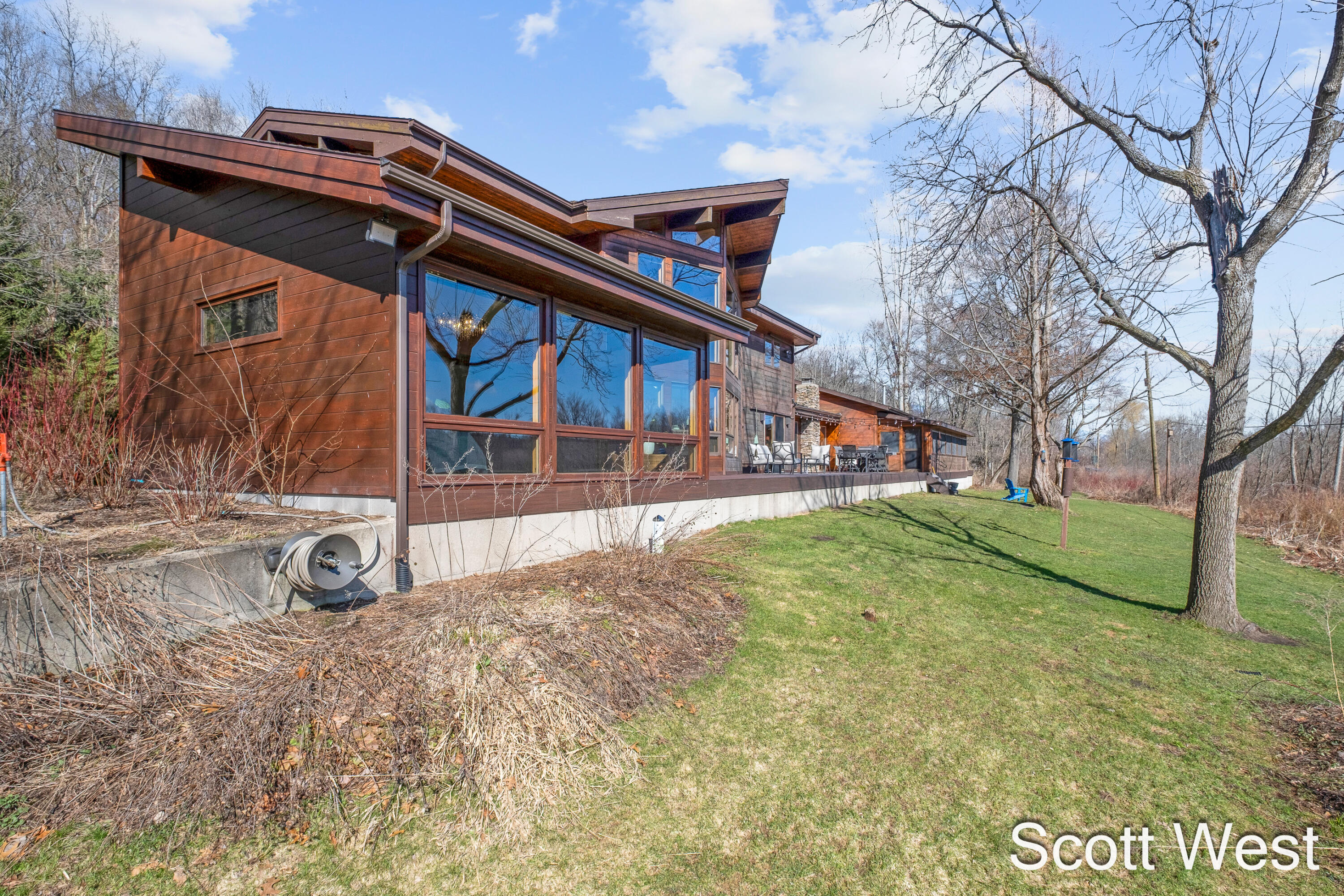 2870 Grand River Drive NE Grand Rapids MI 49525