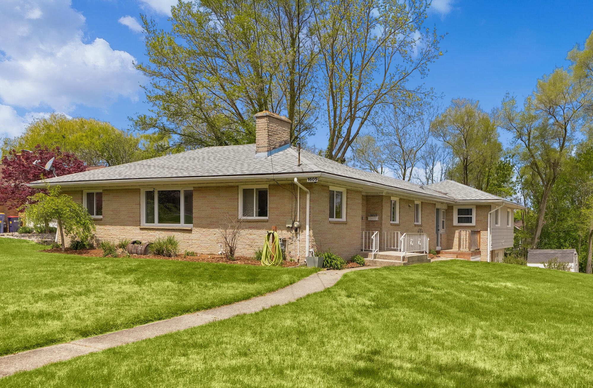 1605 Bridge Street NW Grand Rapids MI 49504