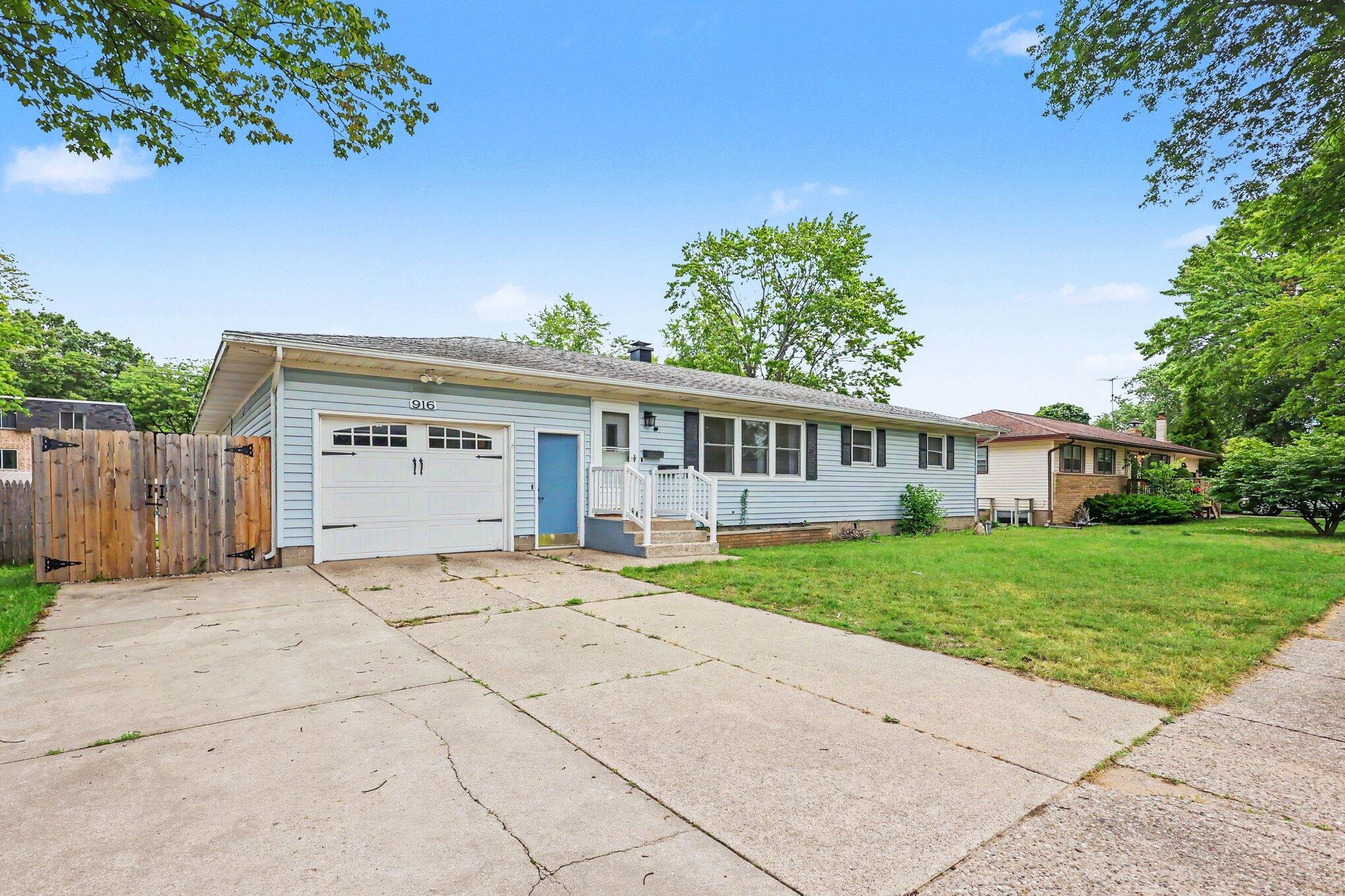 916 Sherwood Road Muskegon MI 49441
