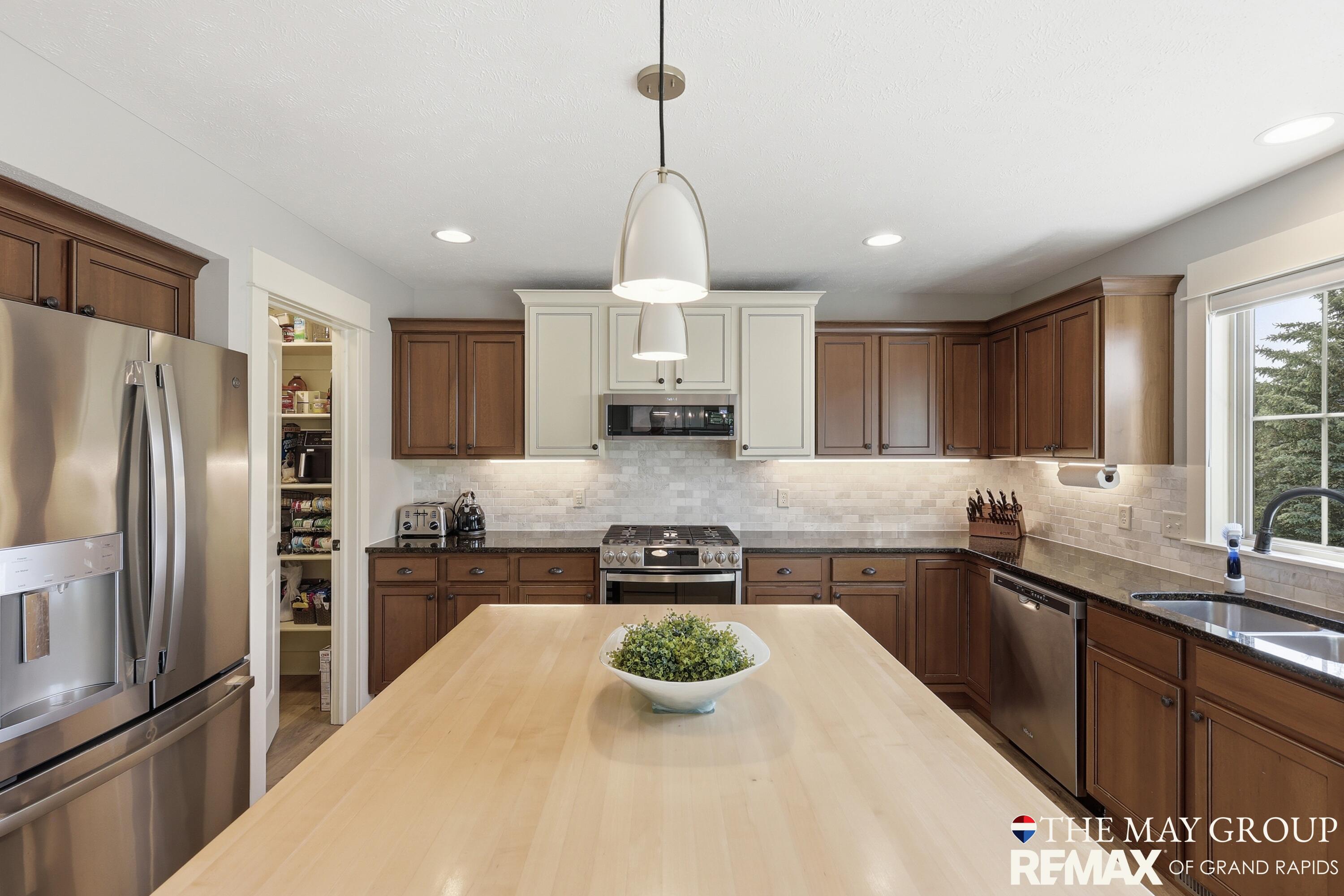 3414 Mason Ridge Drive NE Grand Rapids MI 49525