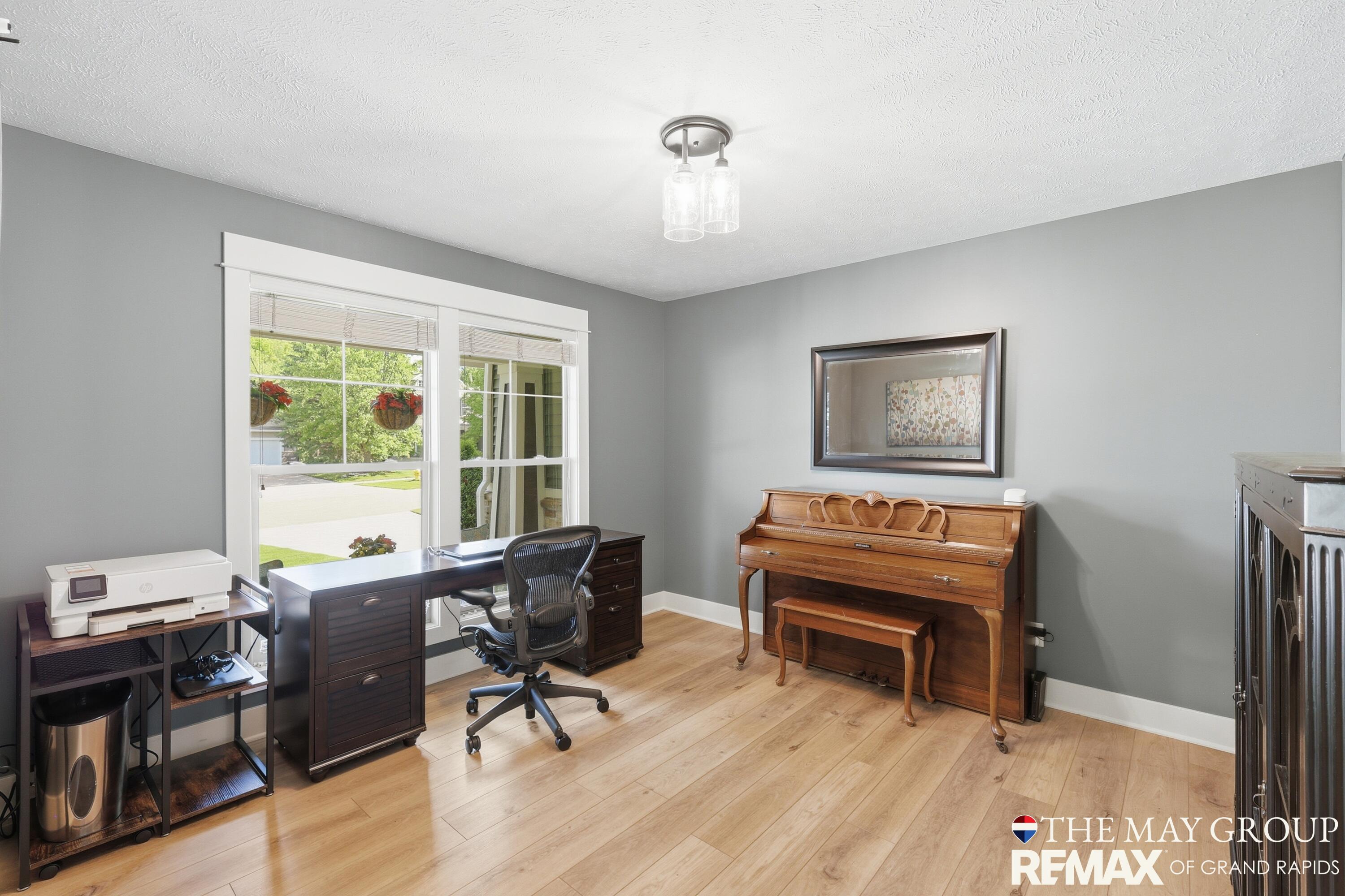 3414 Mason Ridge Drive NE Grand Rapids MI 49525