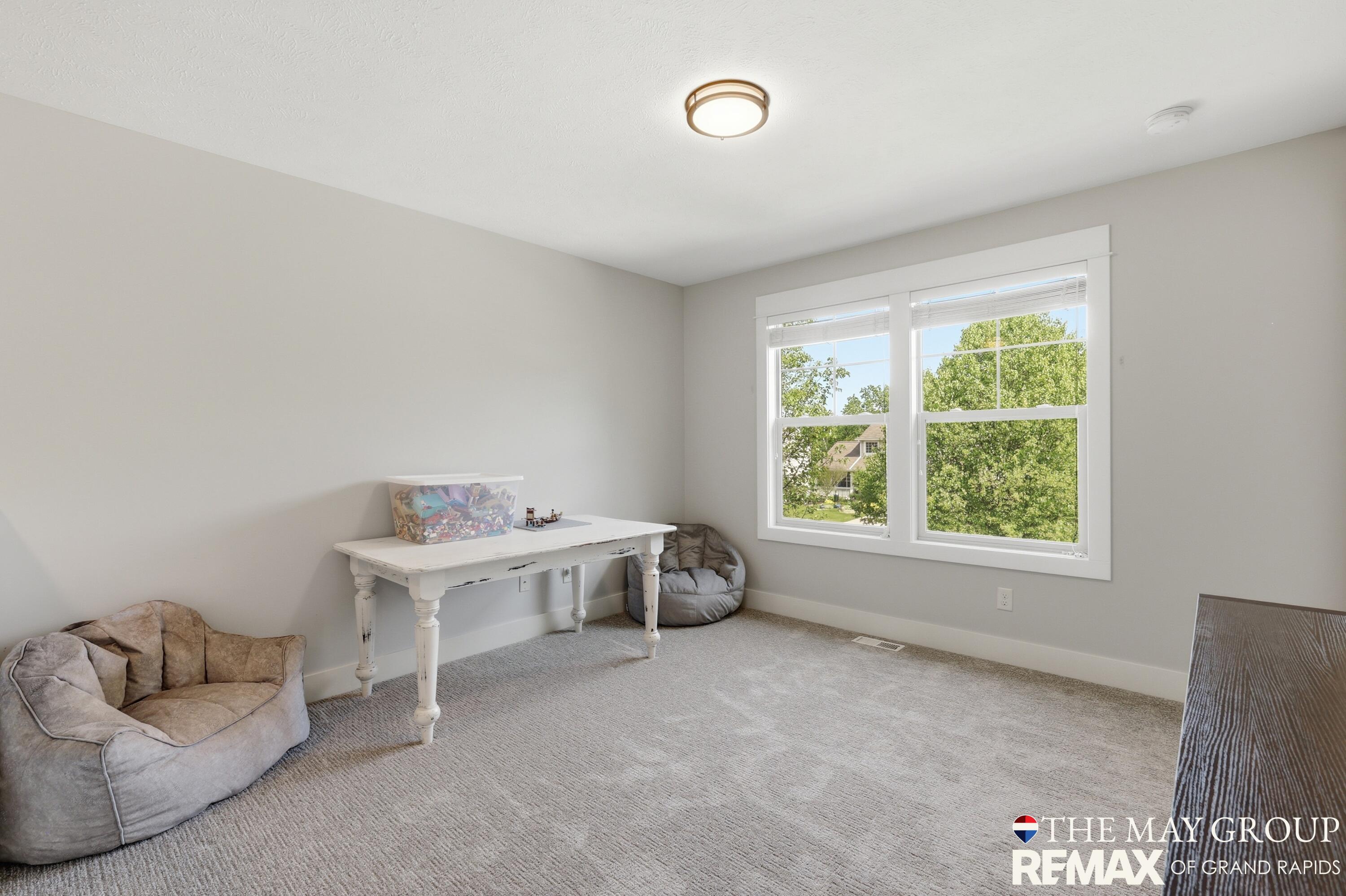 3414 Mason Ridge Drive NE Grand Rapids MI 49525