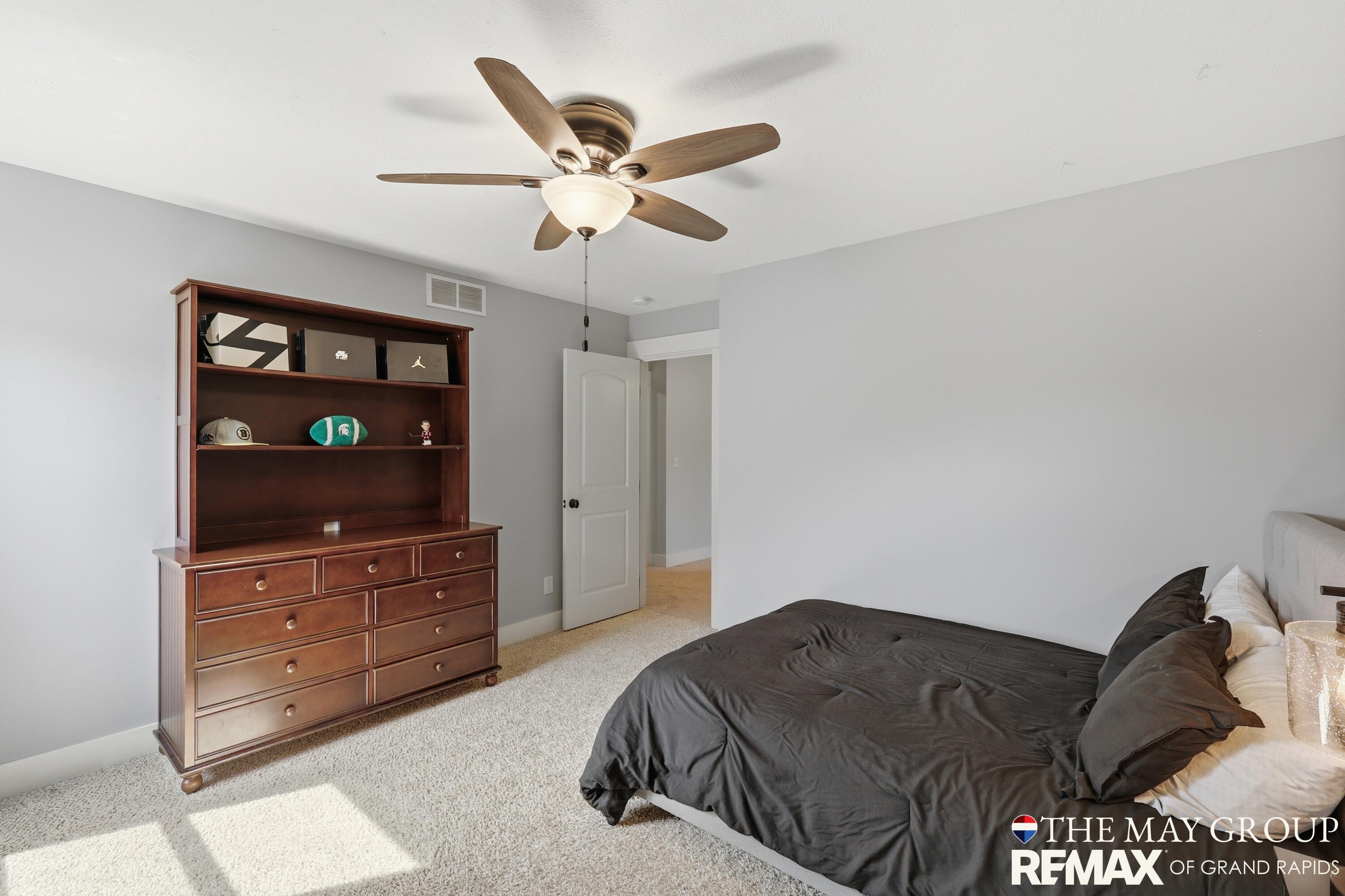 3414 Mason Ridge Drive NE Grand Rapids MI 49525
