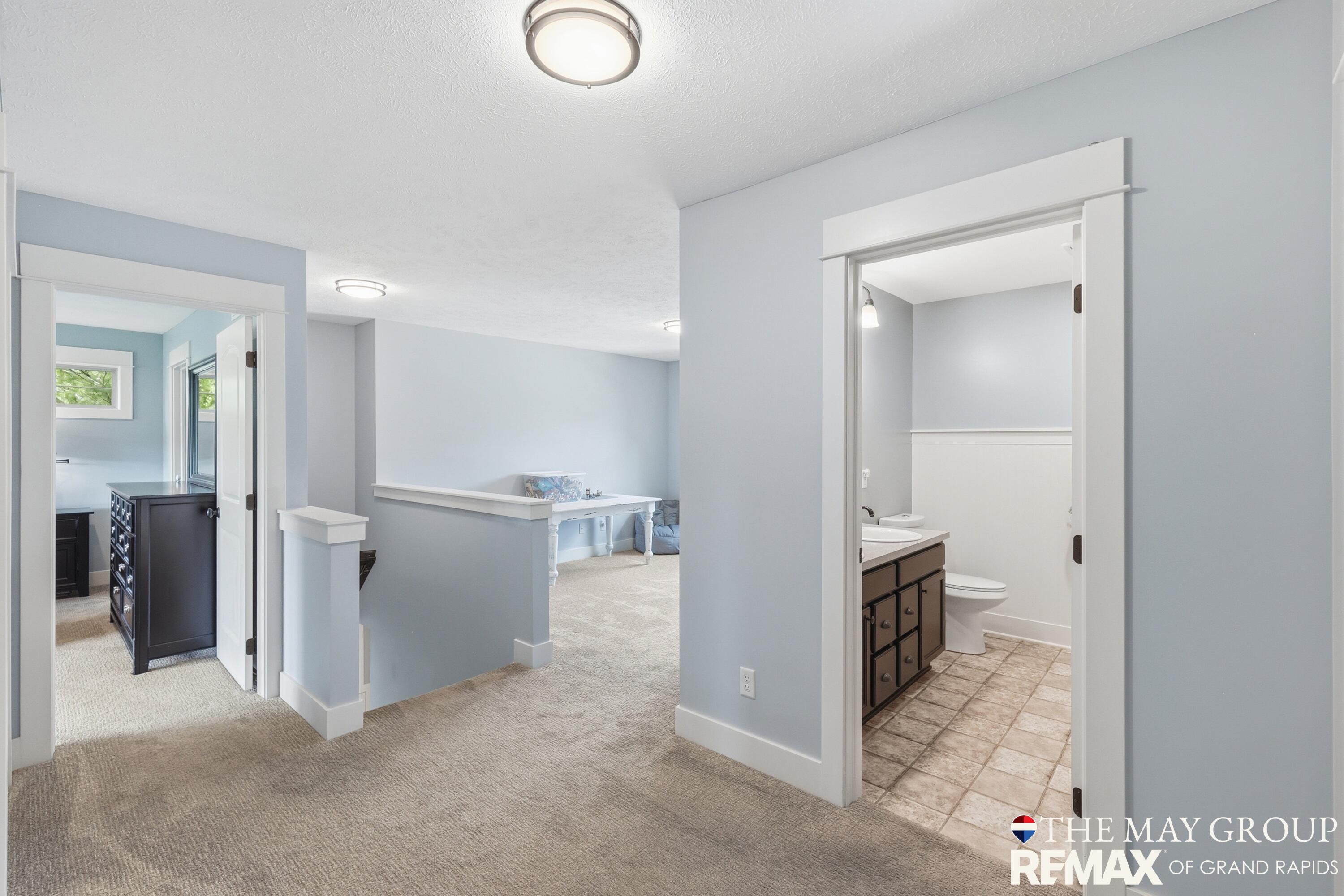 3414 Mason Ridge Drive NE Grand Rapids MI 49525