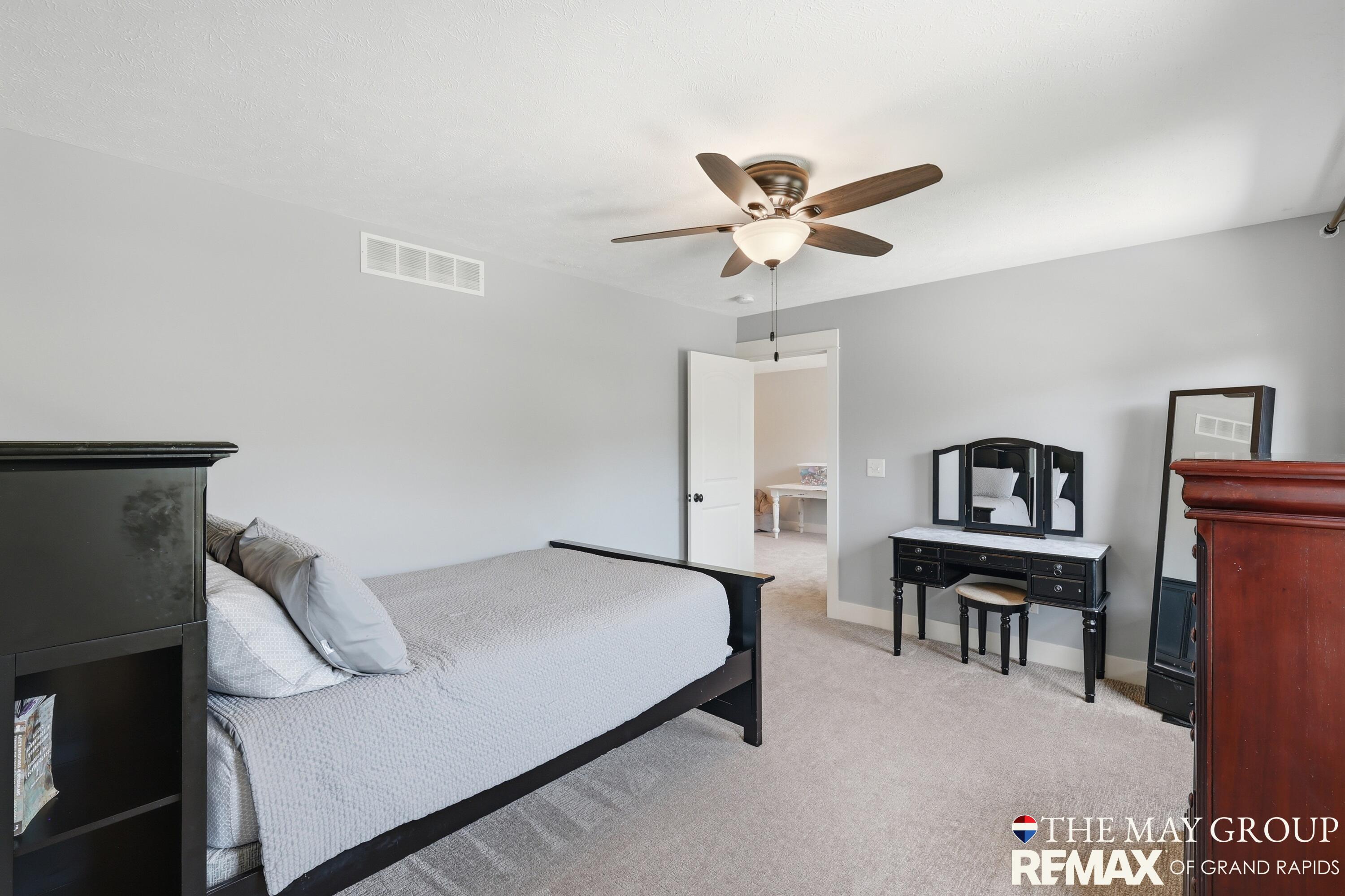 3414 Mason Ridge Drive NE Grand Rapids MI 49525