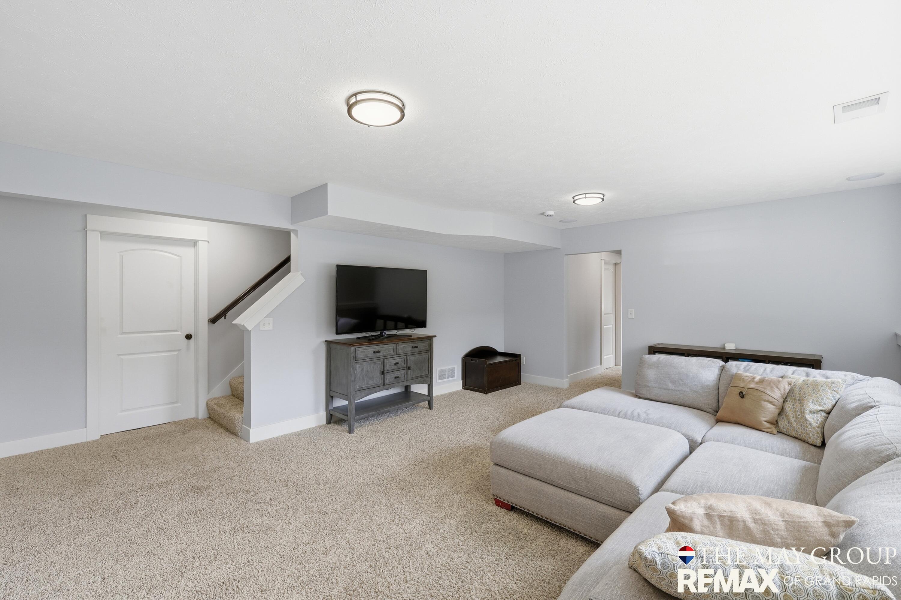 3414 Mason Ridge Drive NE Grand Rapids MI 49525
