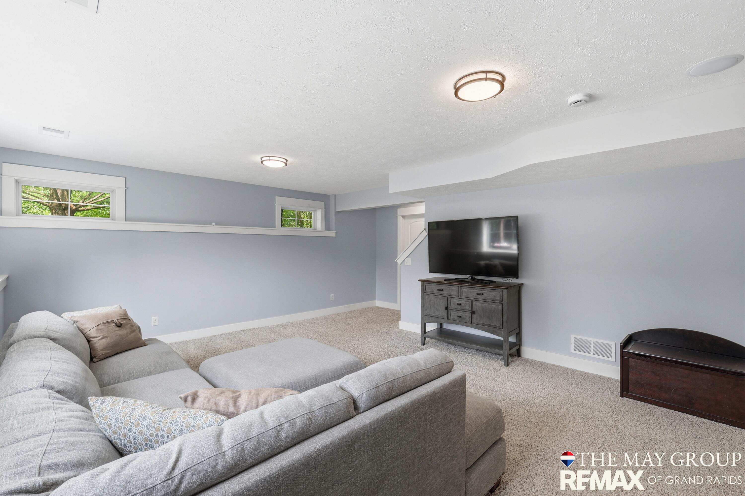 3414 Mason Ridge Drive NE Grand Rapids MI 49525