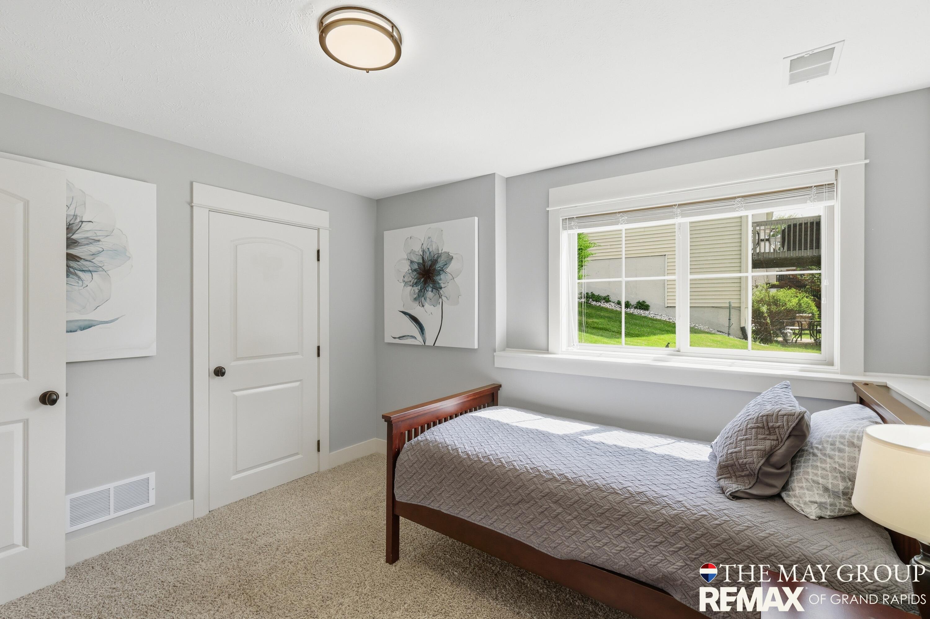 3414 Mason Ridge Drive NE Grand Rapids MI 49525