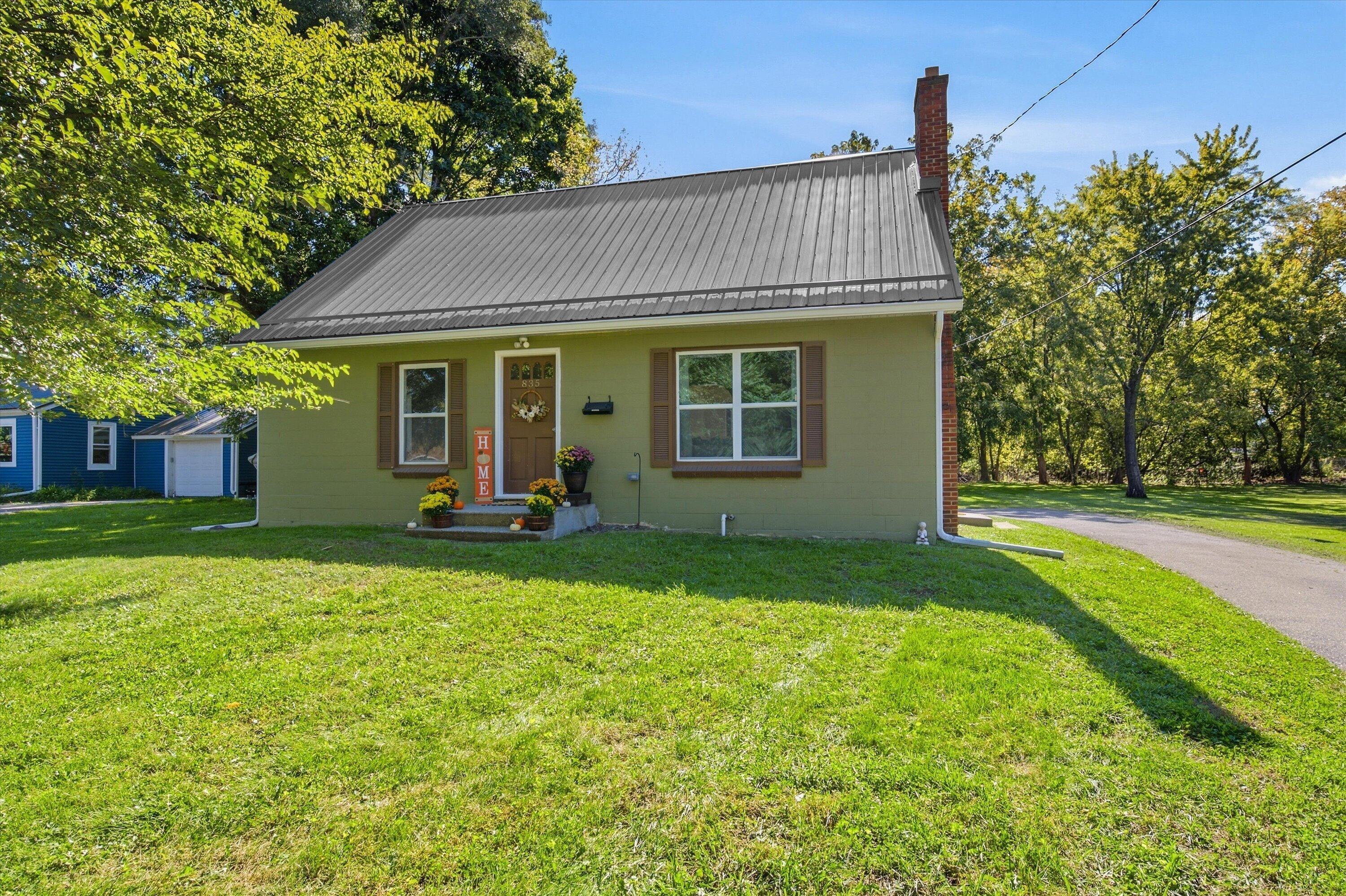 835 W Silver Lake Road Fenton MI 48430