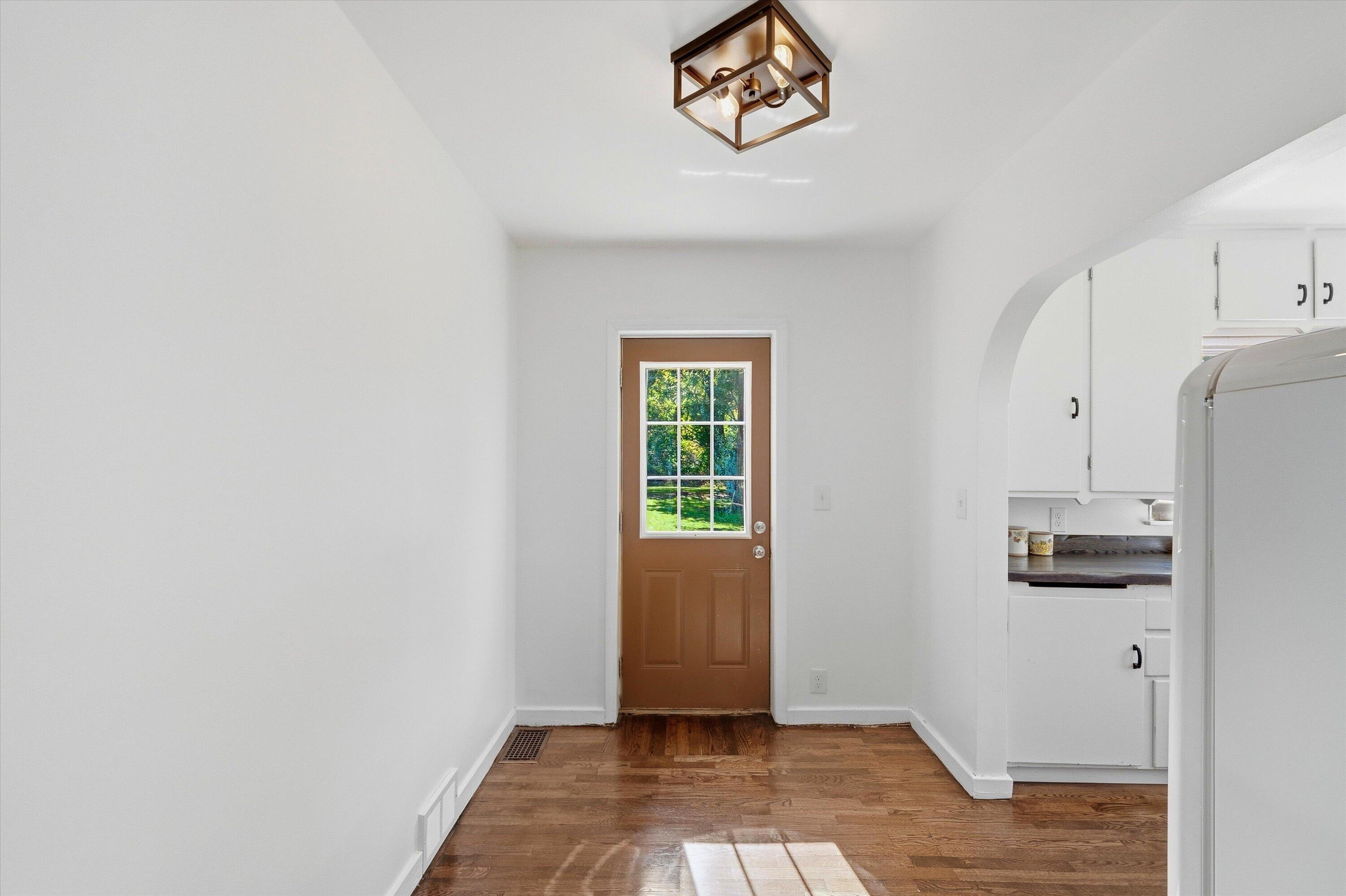 835 W Silver Lake Road Fenton MI 48430