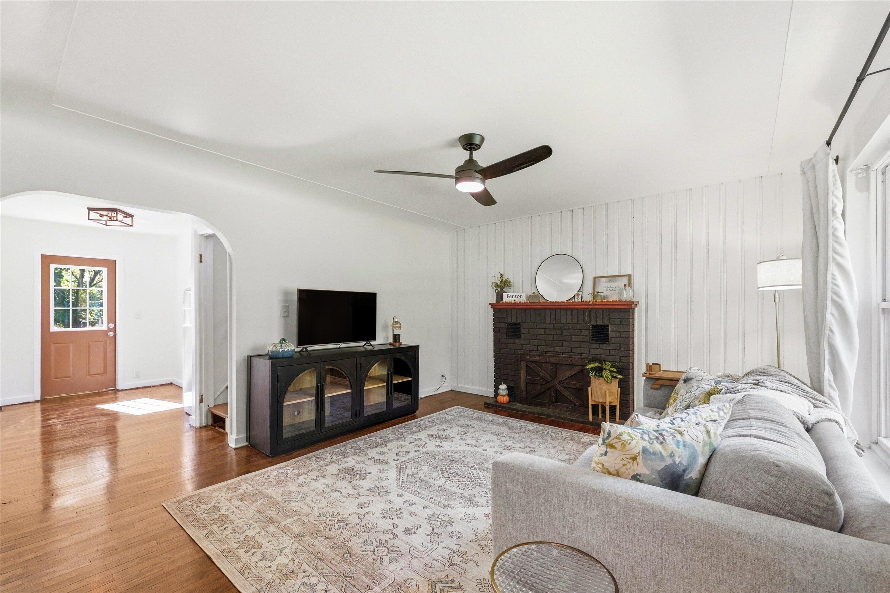 835 W Silver Lake Road Fenton MI 48430