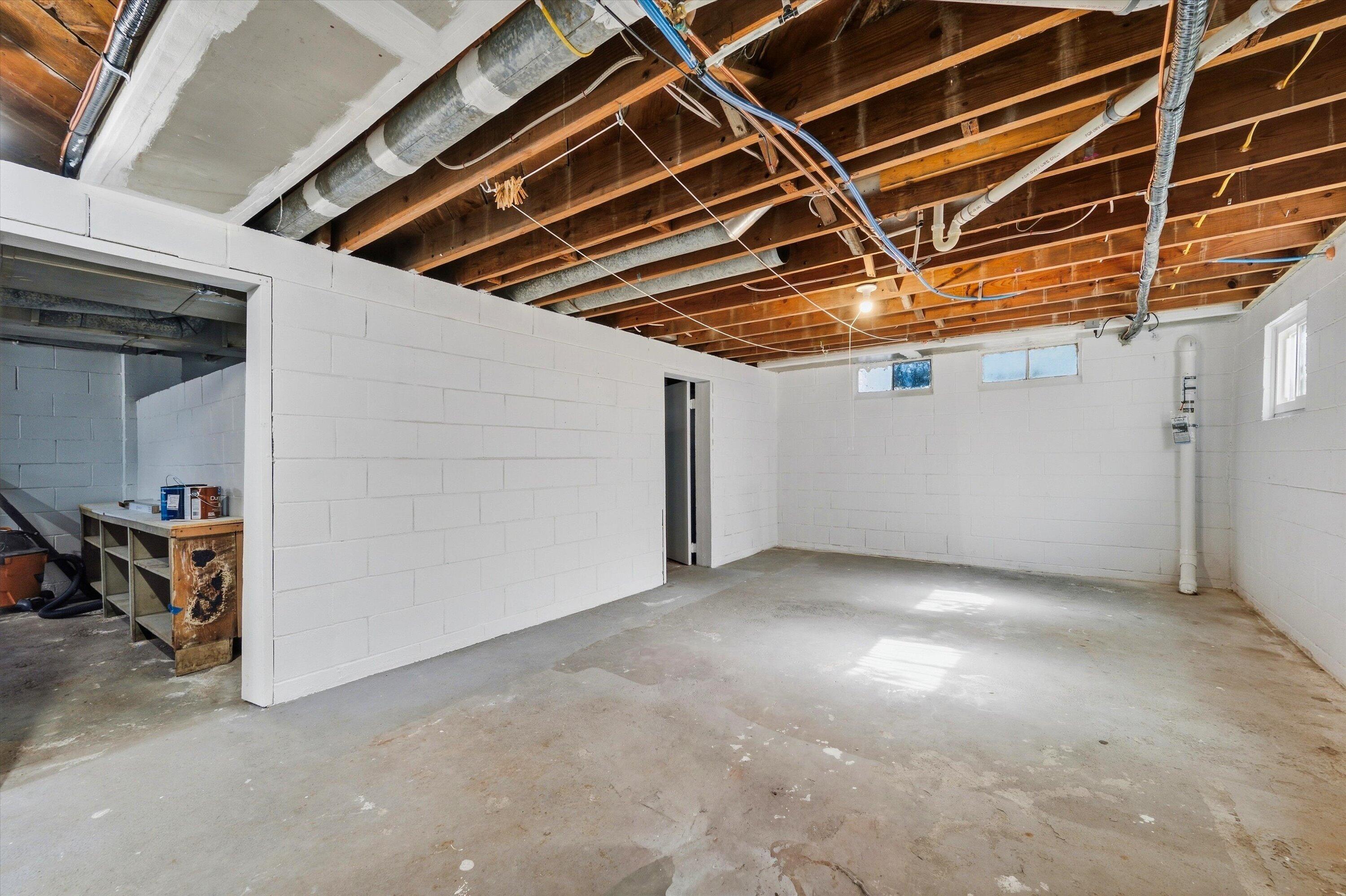 835 W Silver Lake Road Fenton MI 48430