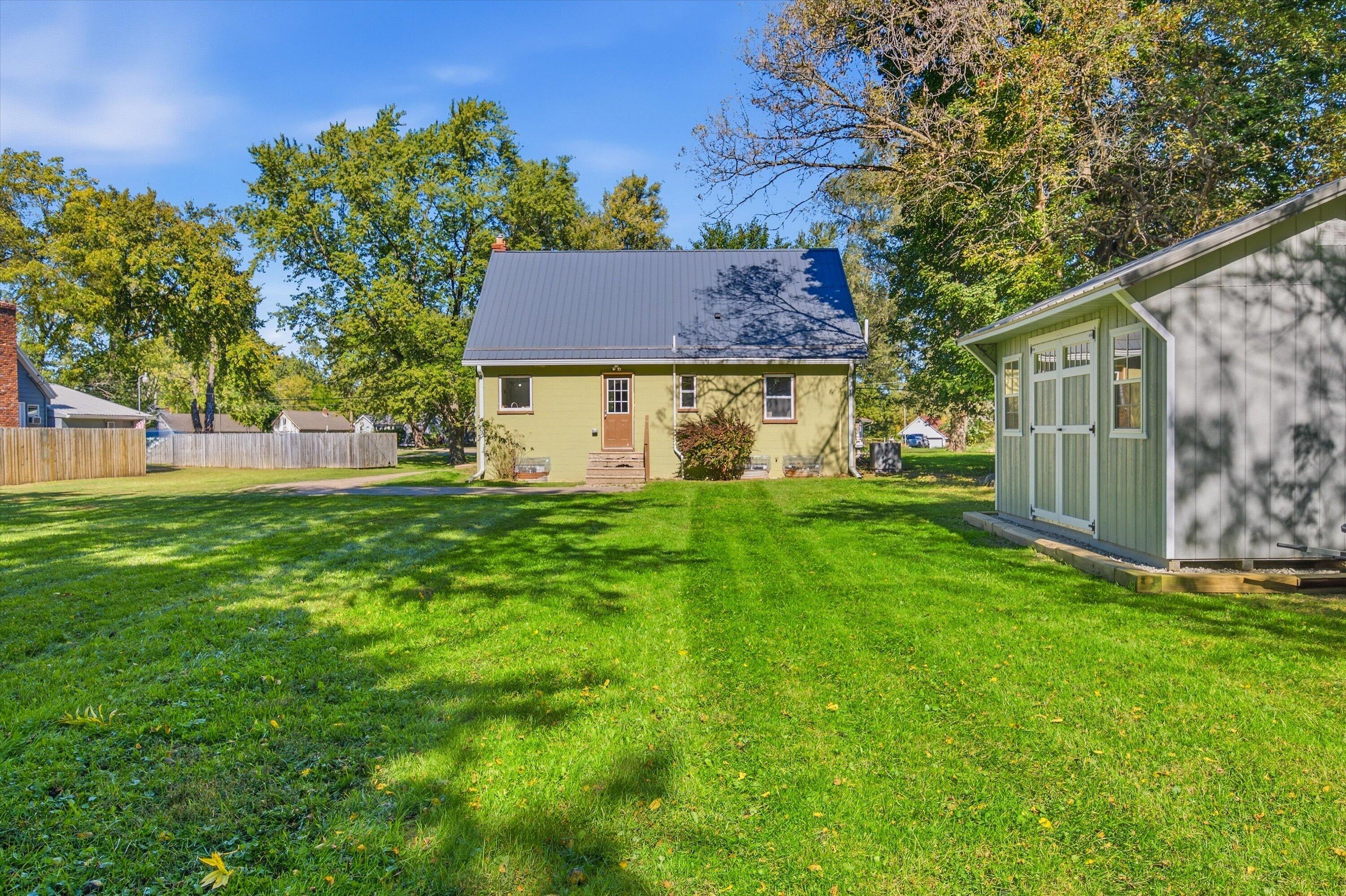 835 W Silver Lake Road Fenton MI 48430