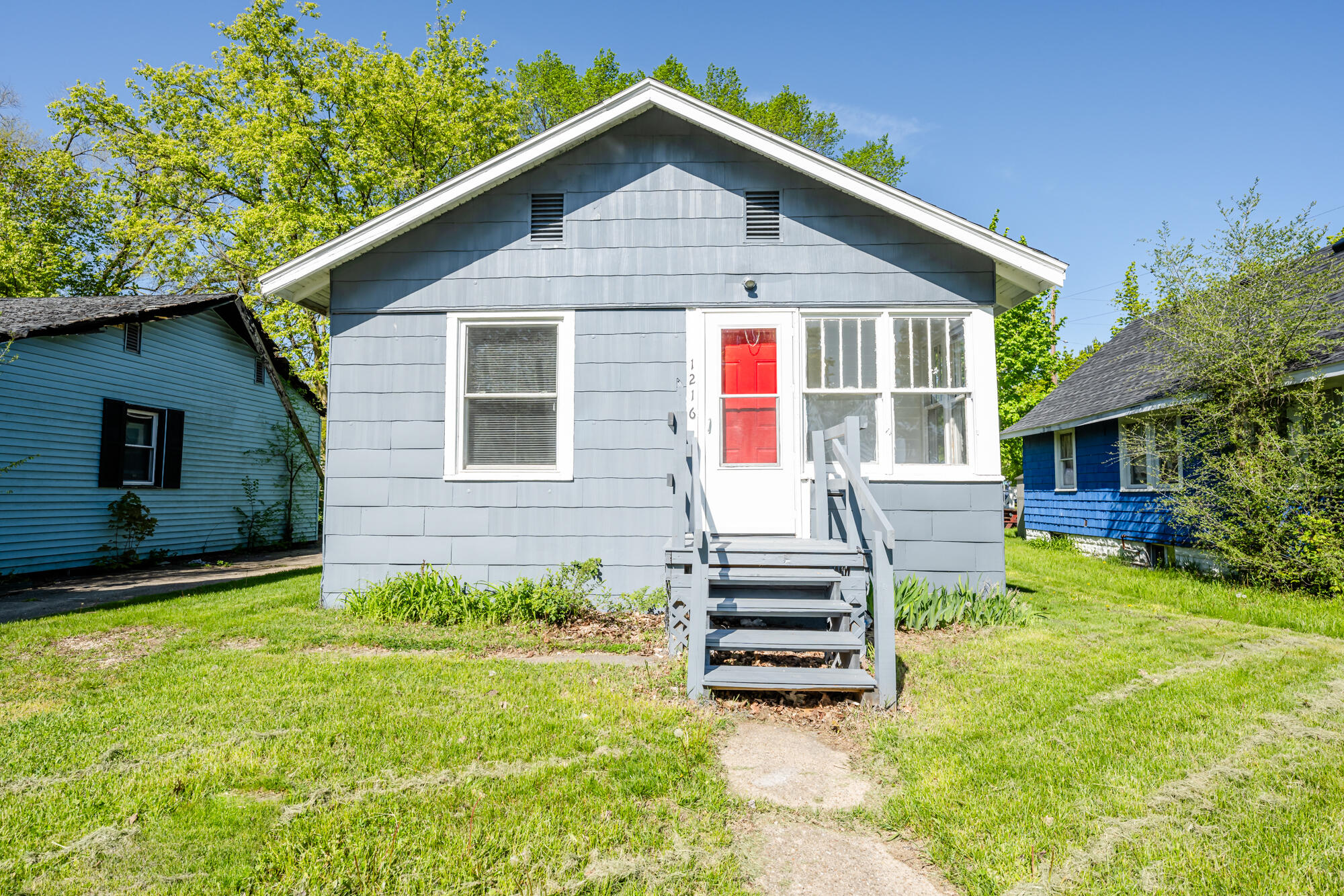 1216 Broadway Benton Harbor MI 49022