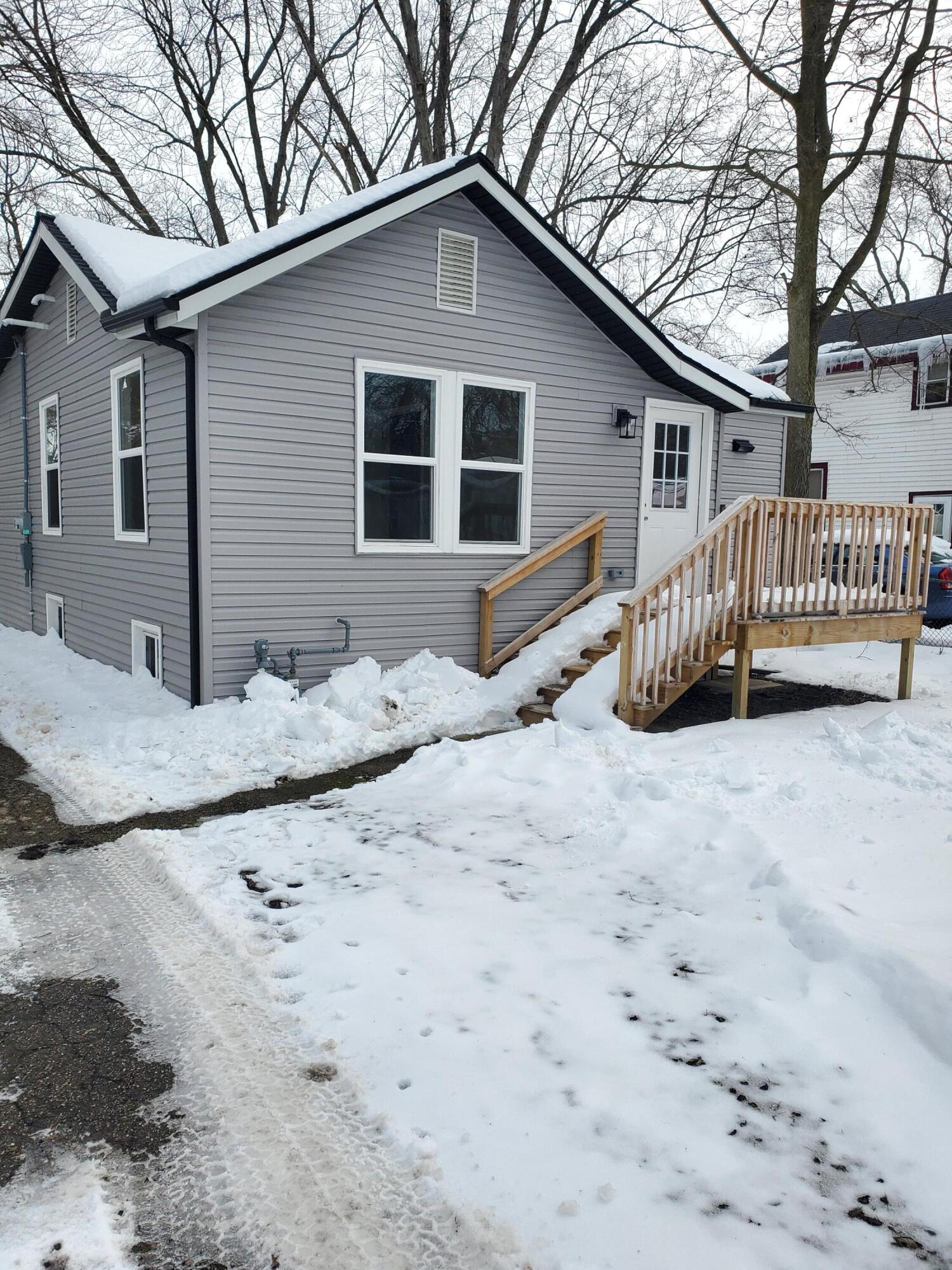 1347 Rose Avenue Benton Harbor MI 49022
