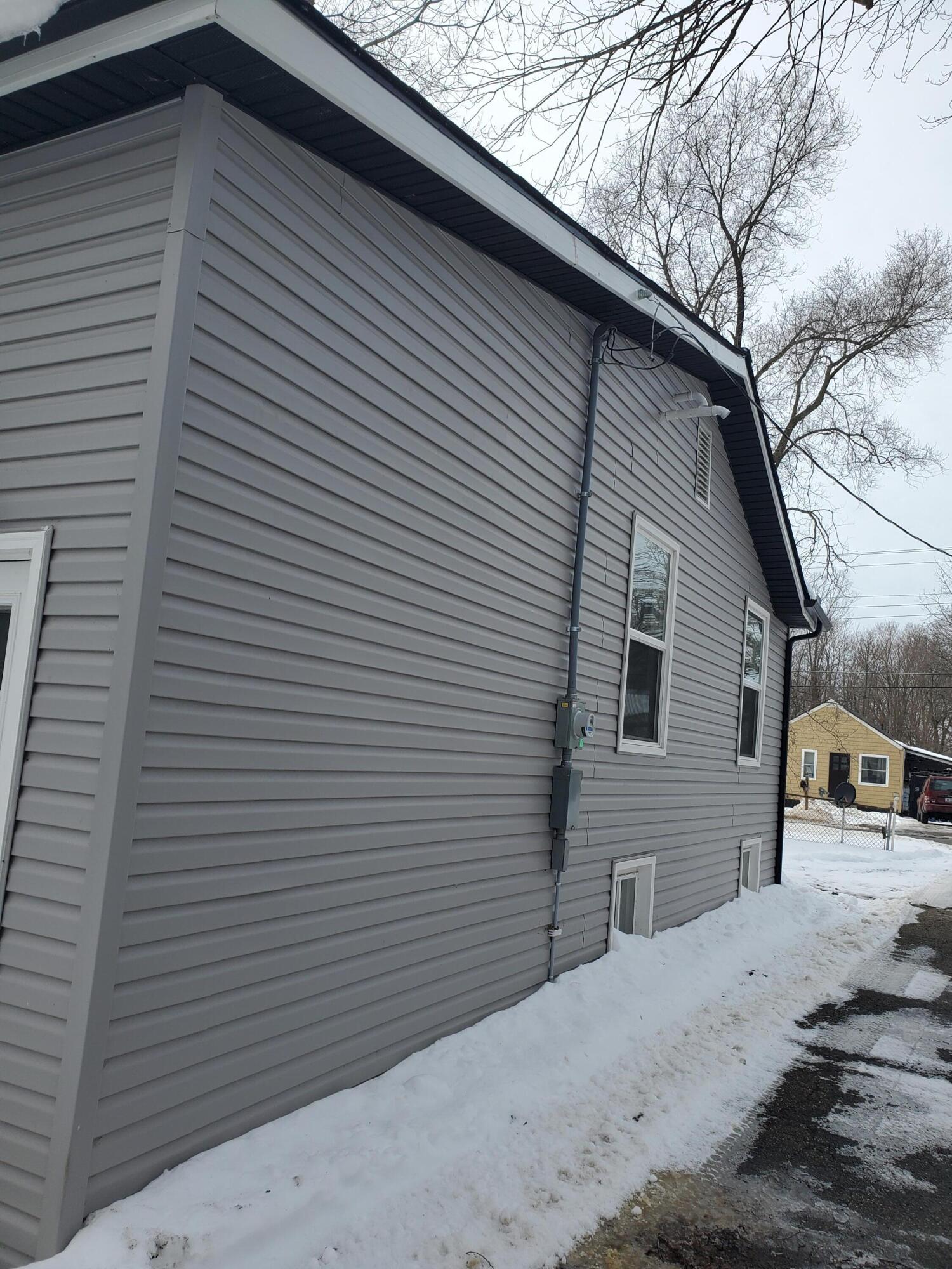1347 Rose Avenue Benton Harbor MI 49022