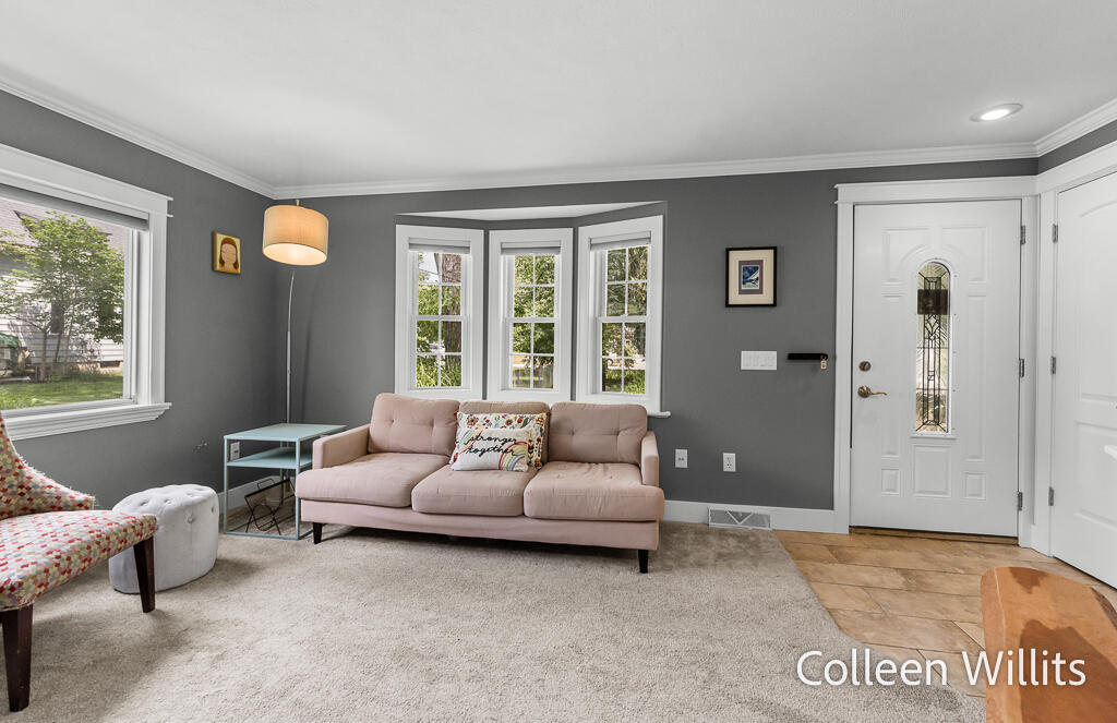3821 Balsam Avenue NE Grand Rapids MI 49525